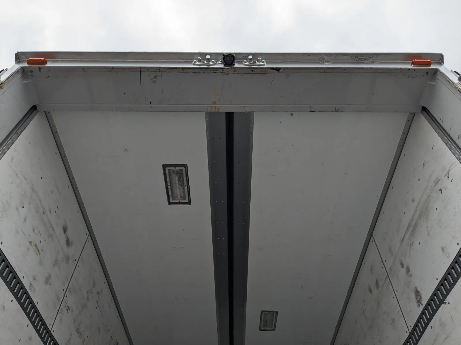 vehicle_image_20260804140048kq5QfxHUPz.webp