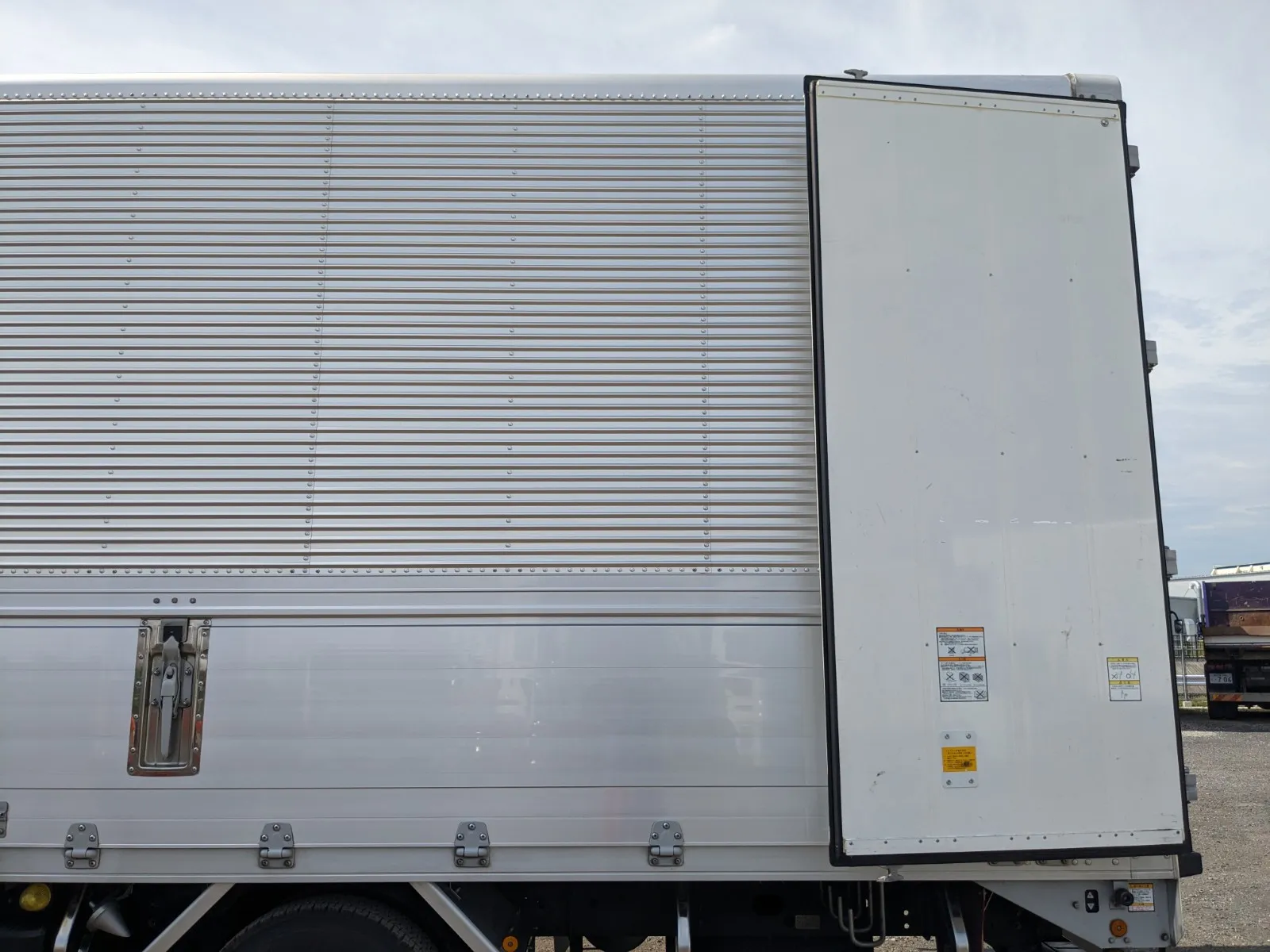 vehicle_image_20260810105947LqYz2K4TaO.webp