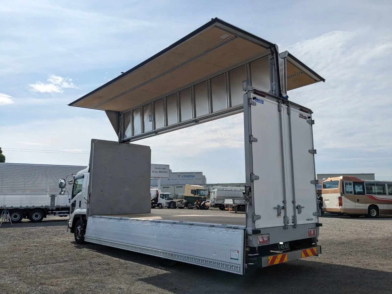 vehicle_image_20260810105952ewAgeNBU4B.webp