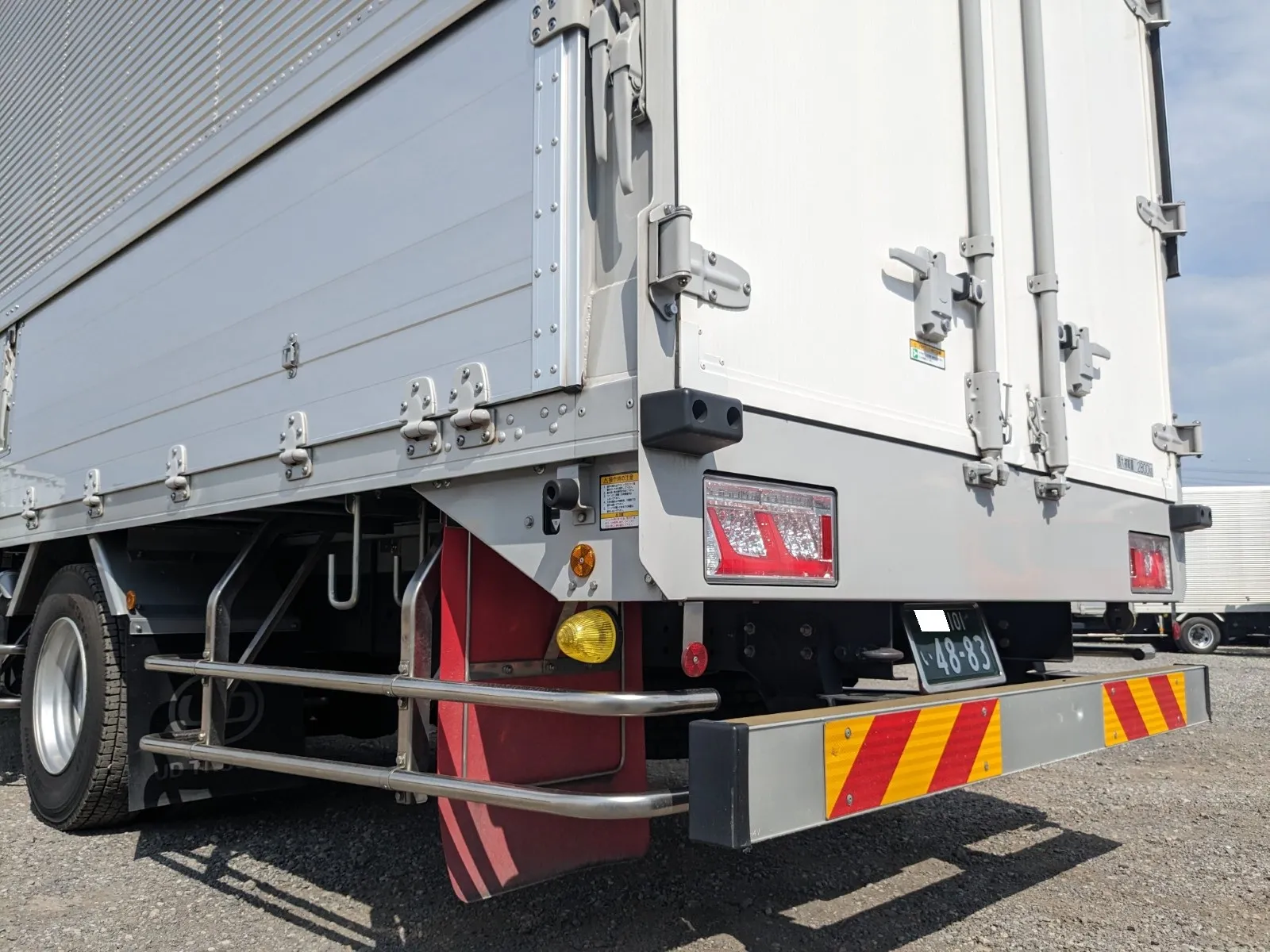 vehicle_image_20260806101209WktpofAjX6.webp