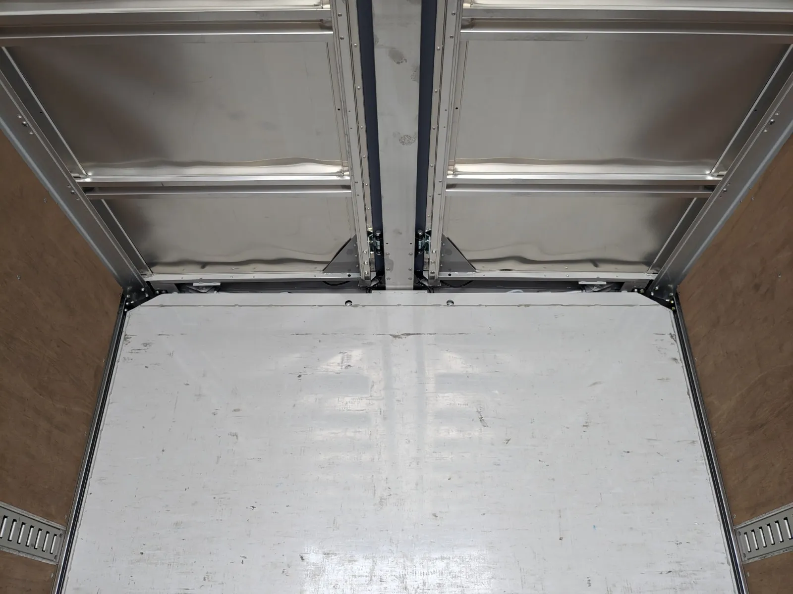 vehicle_image_20260806101212ikASGwdNBC.webp