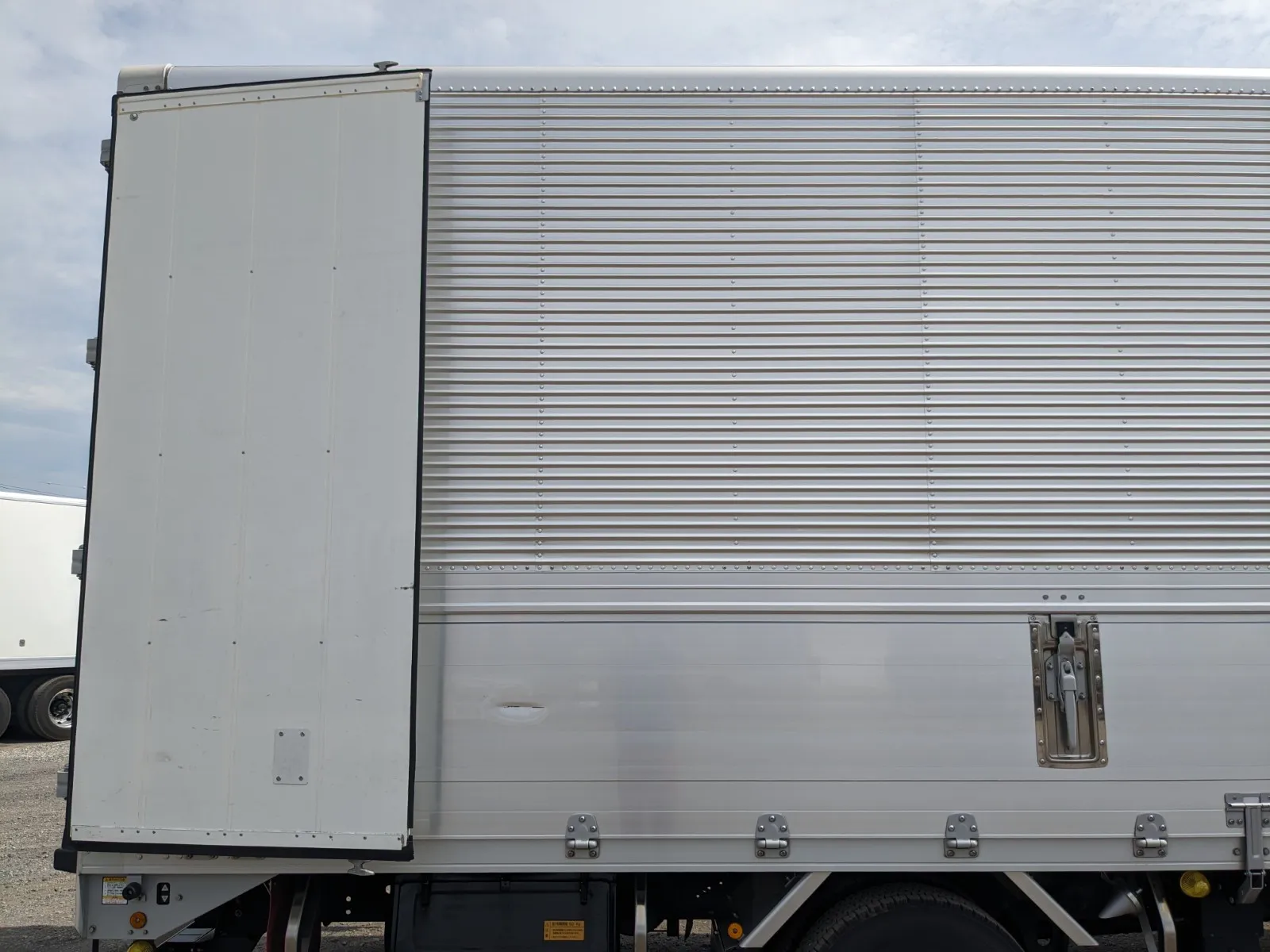 vehicle_image_20260806101216sRhlM7RgLu.webp