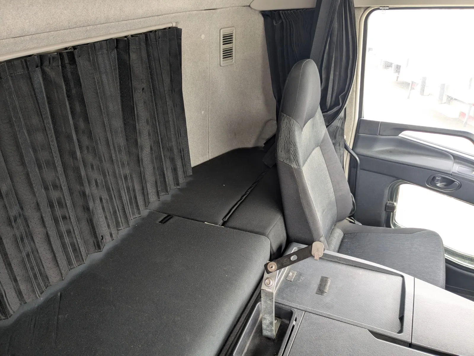 vehicle_image_20260803102409aW51twrk5e.webp
