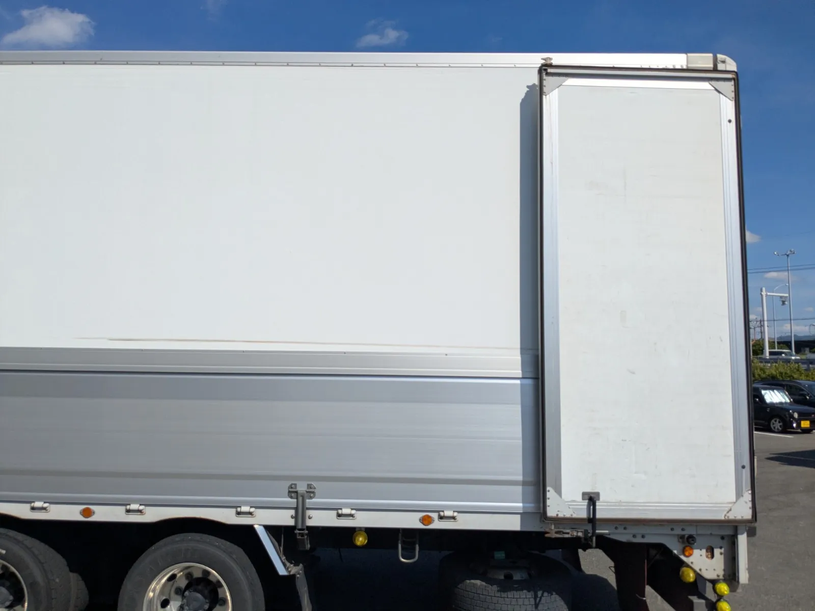 vehicle_image_20260801094546EAzFZGzgHA.webp