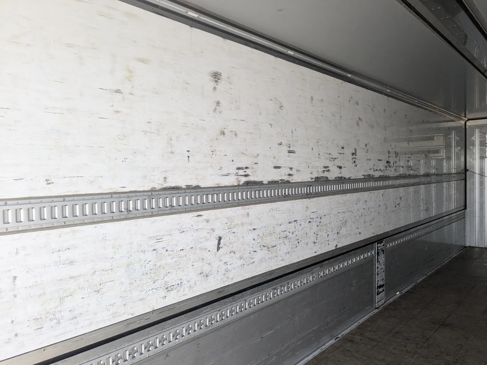vehicle_image_20260801094553utW371fMnX.webp