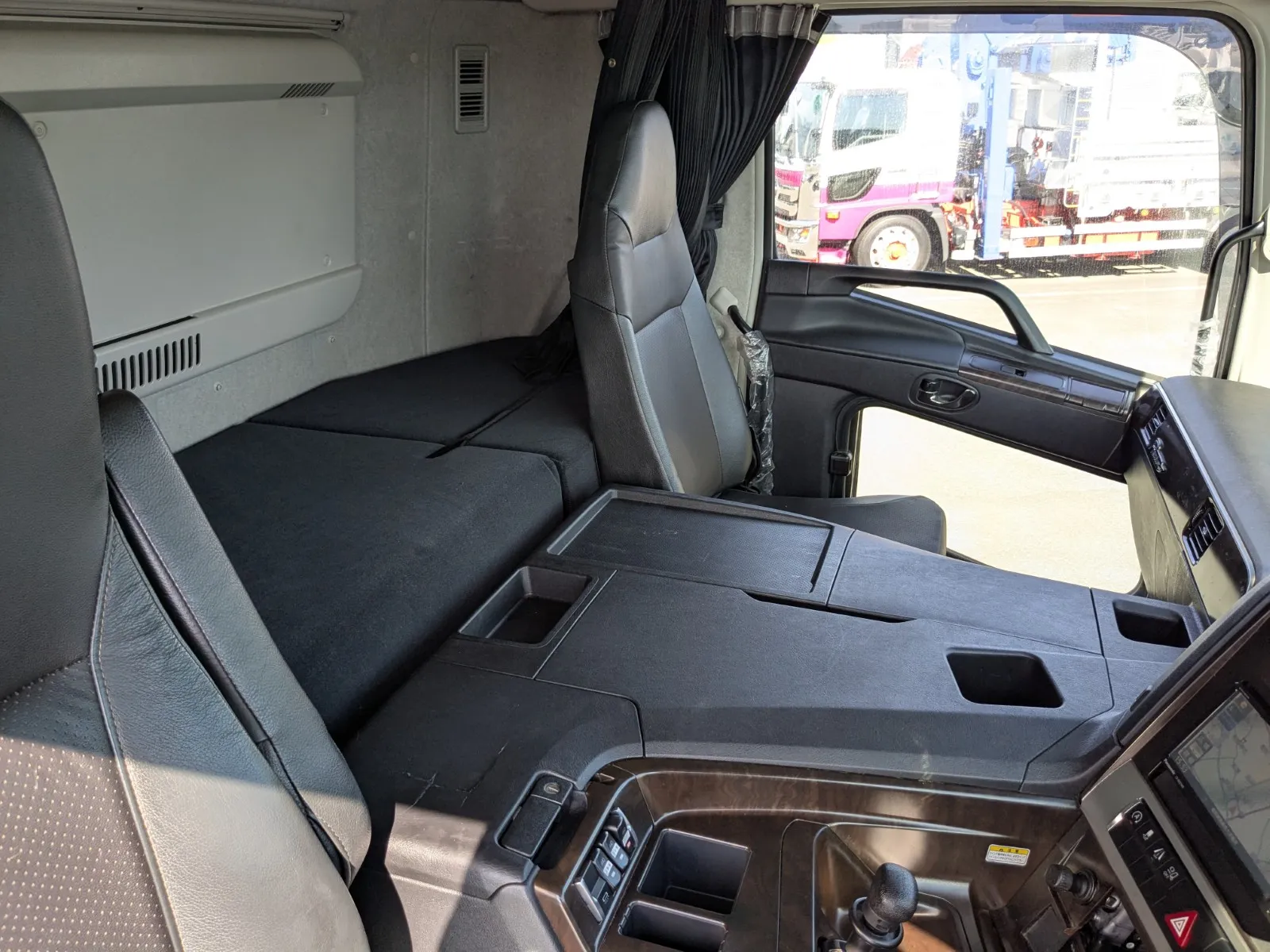 vehicle_image_202608010945555Ofh3jaWx9.webp