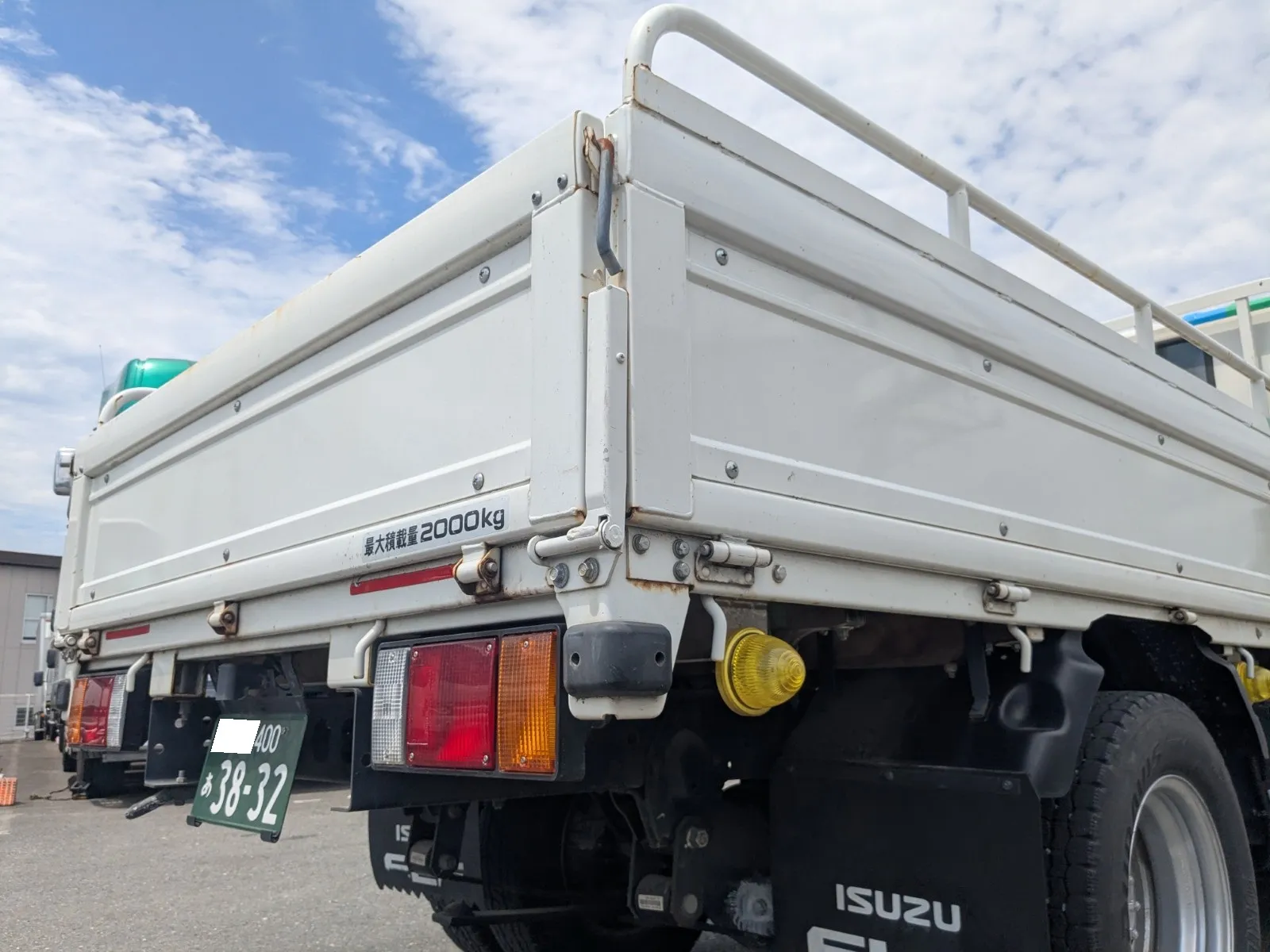 vehicle_image_20260803105627LQaVOLUZBr.webp