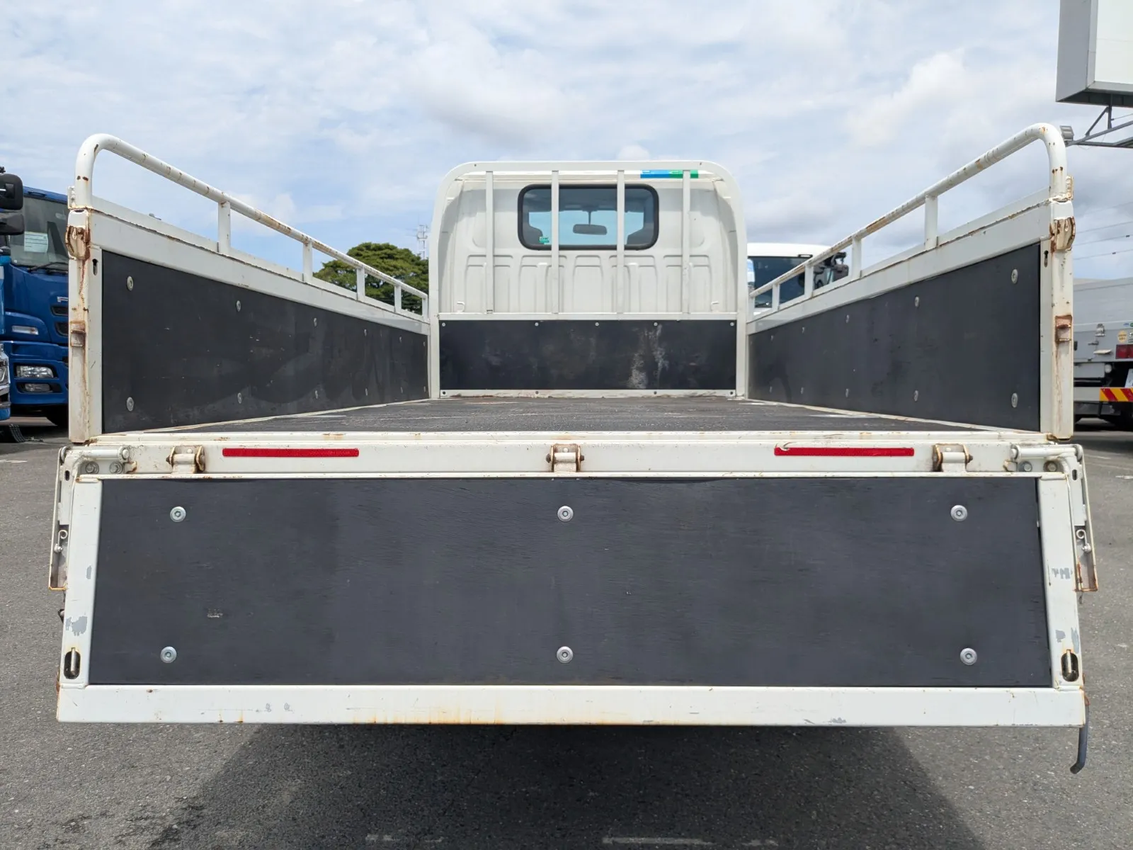 vehicle_image_20260803105627LrHDzPFOQu.webp