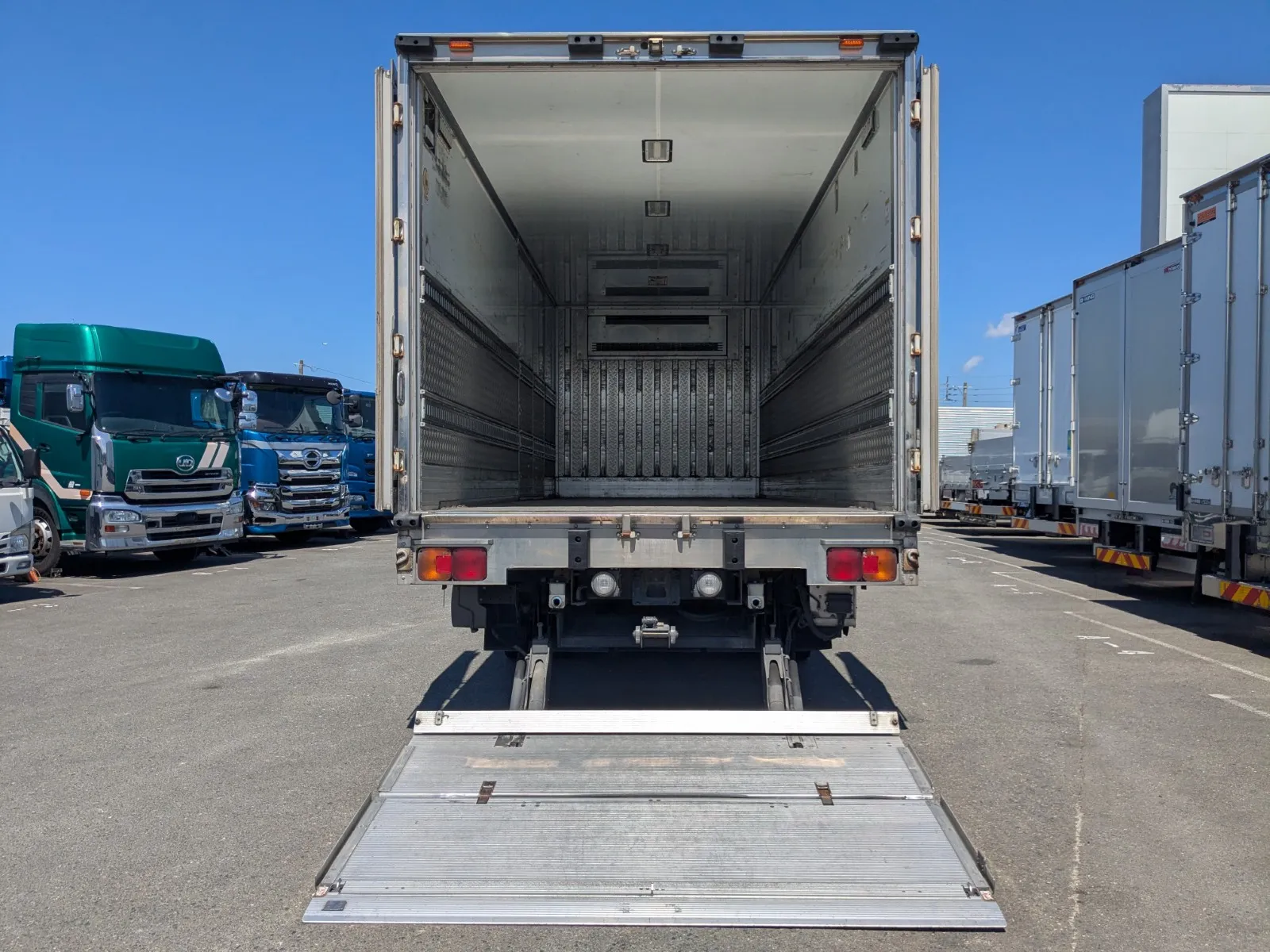 vehicle_image_20260803104413O4UN5VGT14.webp