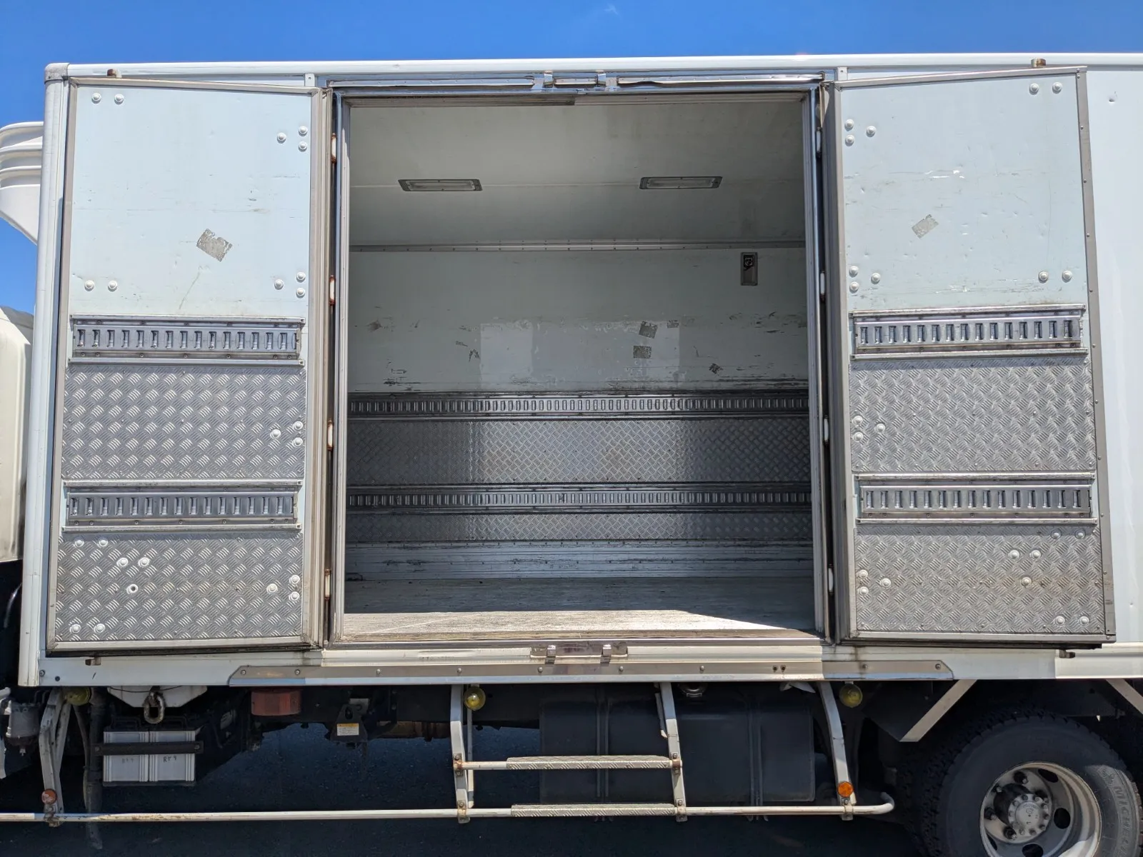 vehicle_image_20260803104420PtTRU8MNSH.webp