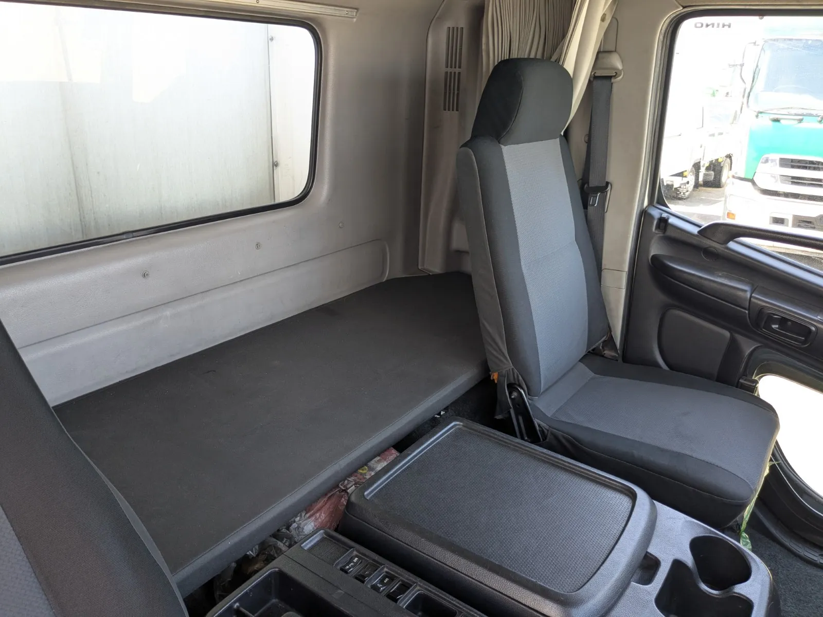 vehicle_image_20260803104424aTiW2IglYd.webp