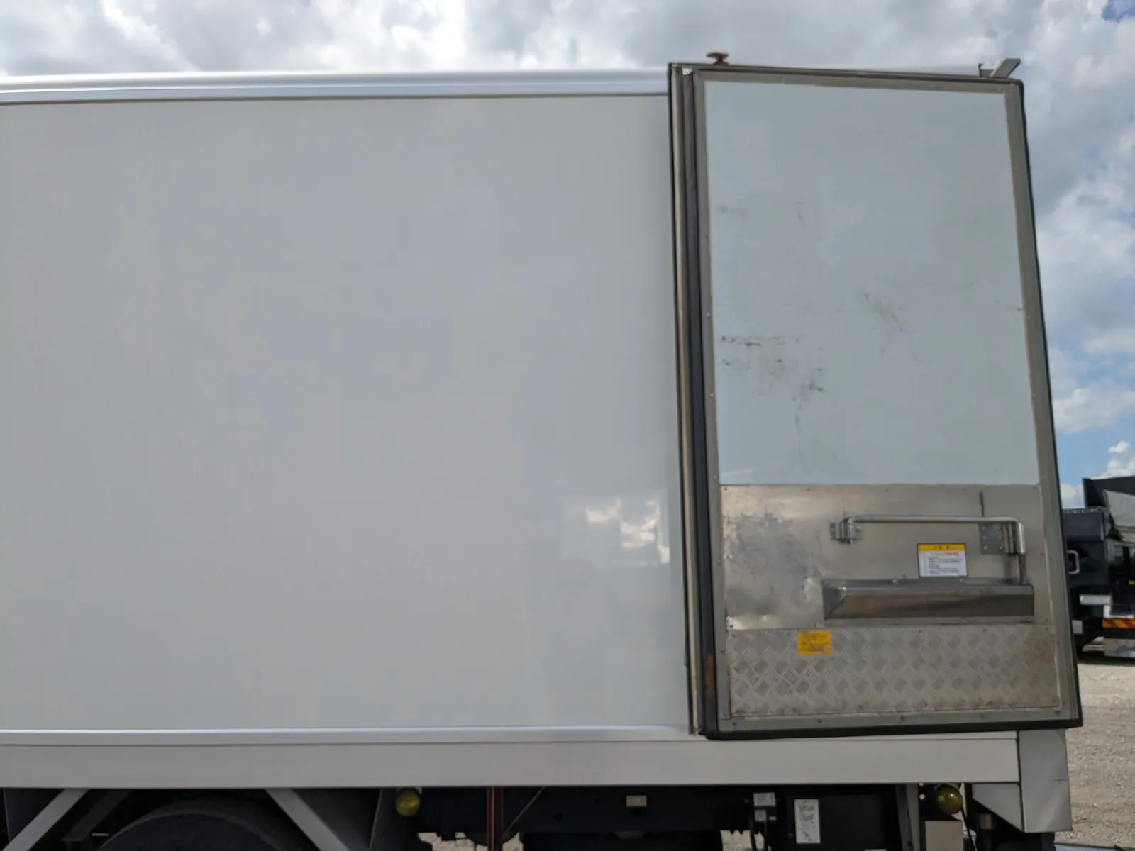 vehicle_image_20260810102015X0aFcNHmLK.webp