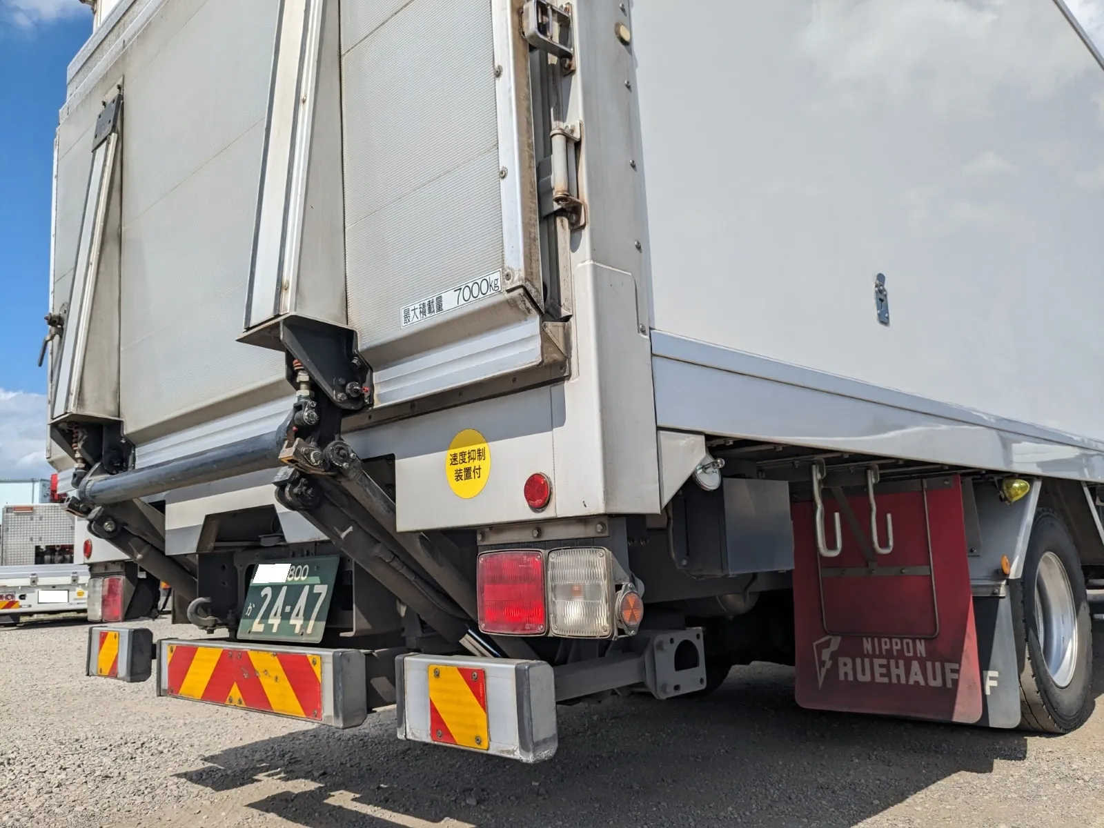 vehicle_image_20260810171404yMWqrY6Q3Y.webp