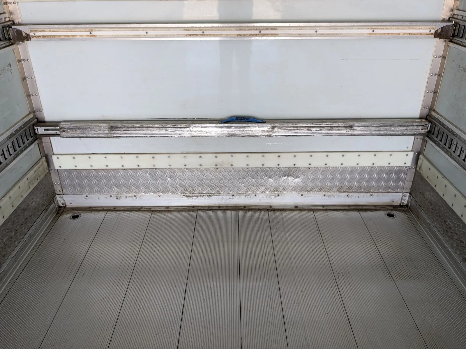 vehicle_image_20260810171410Mx09eY4ZQc.webp