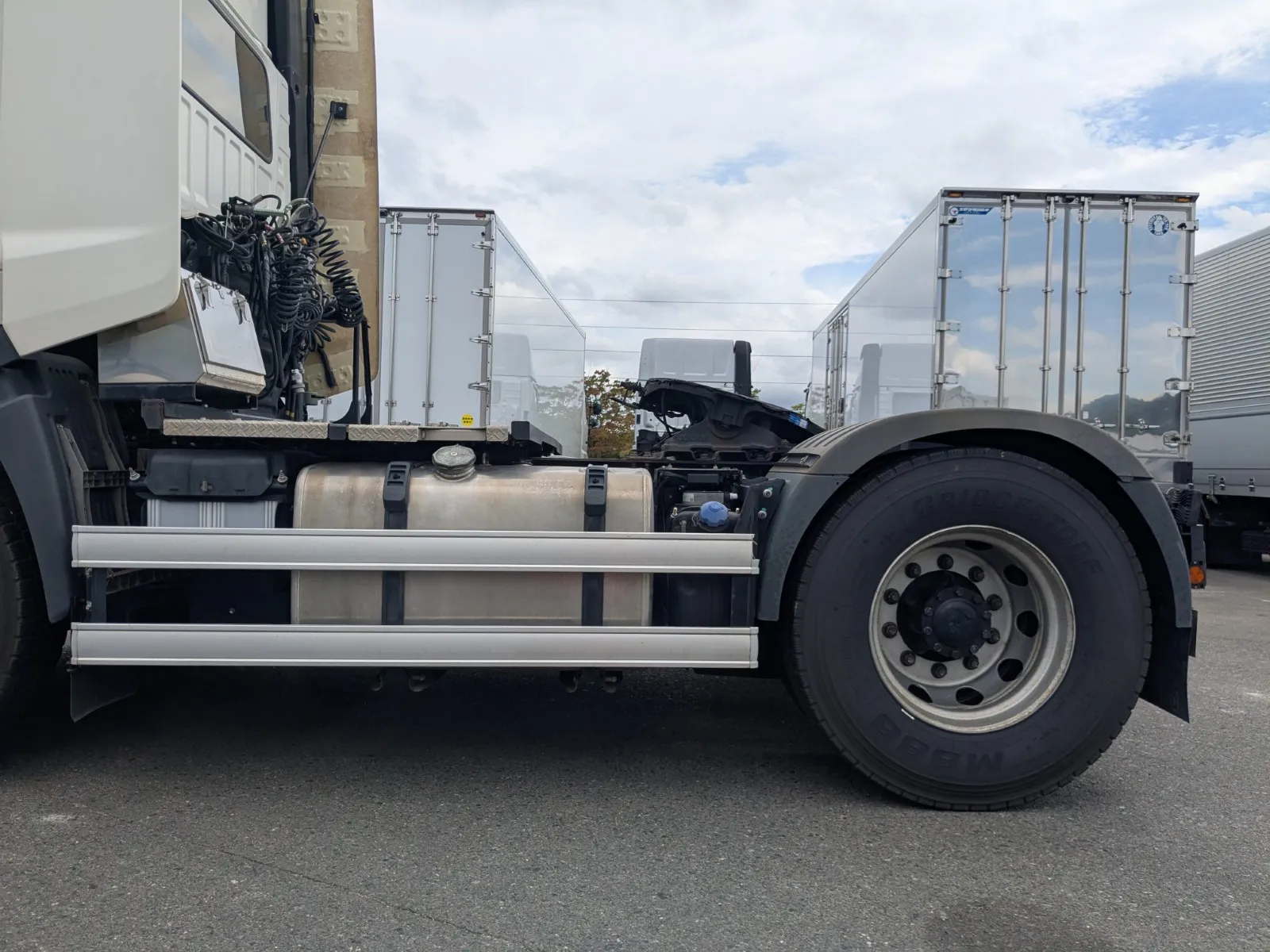 vehicle_image_20260810110440YXHENaVLEy.webp