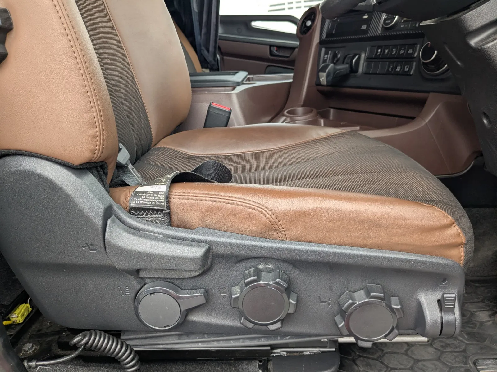 vehicle_image_20260810110445q9mxJxiqTj.webp