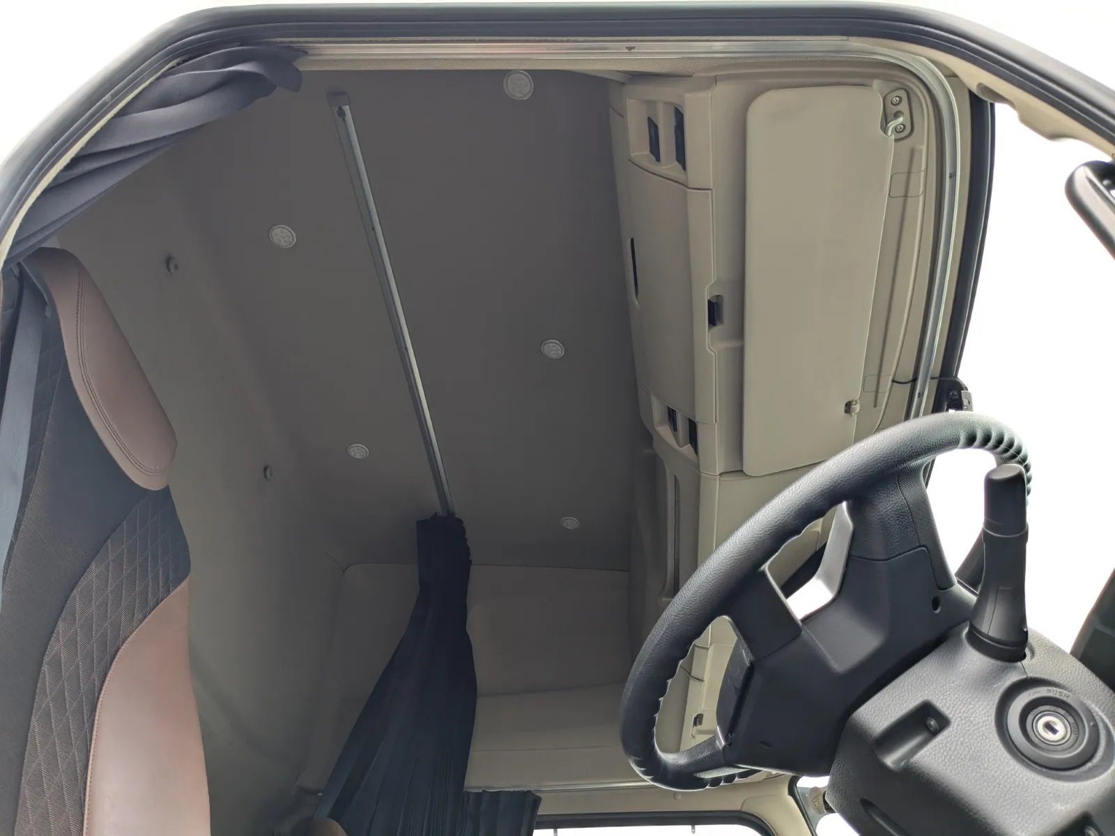 vehicle_image_20260810110446J09xc8xgps.webp