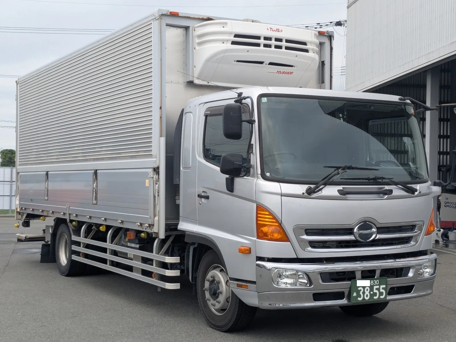 冷蔵冷凍車
