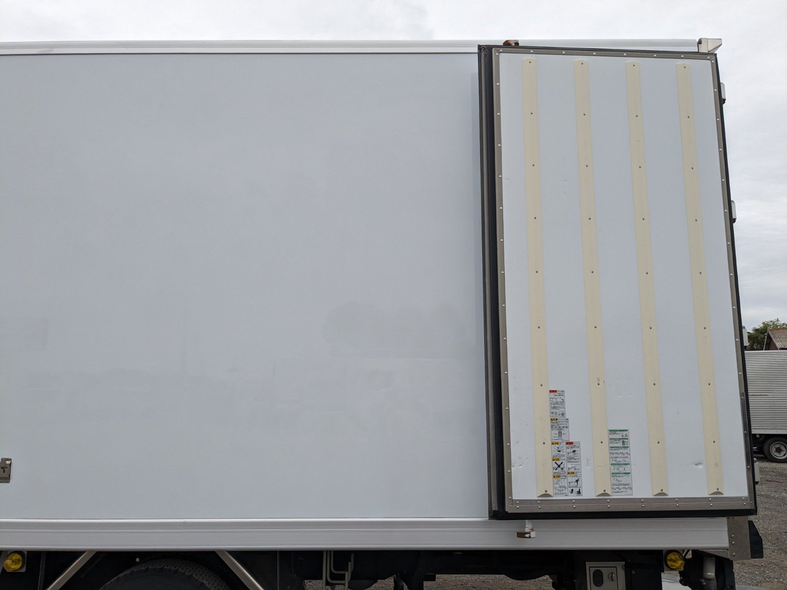 vehicle_image_20260511110030ezUrNkZq7i.jpg