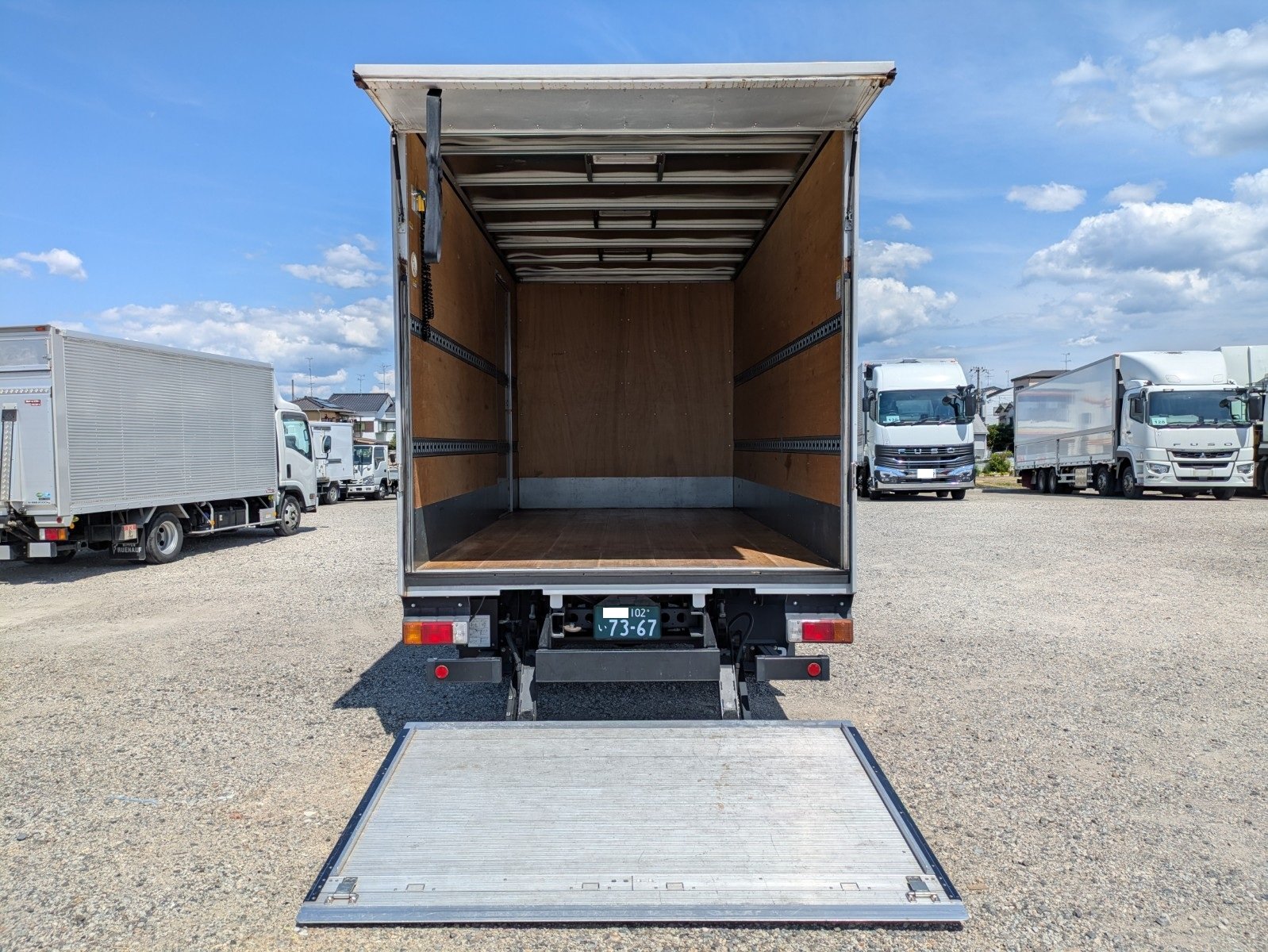 vehicle_image_20260513105556QqXD9ccrj9.jpg