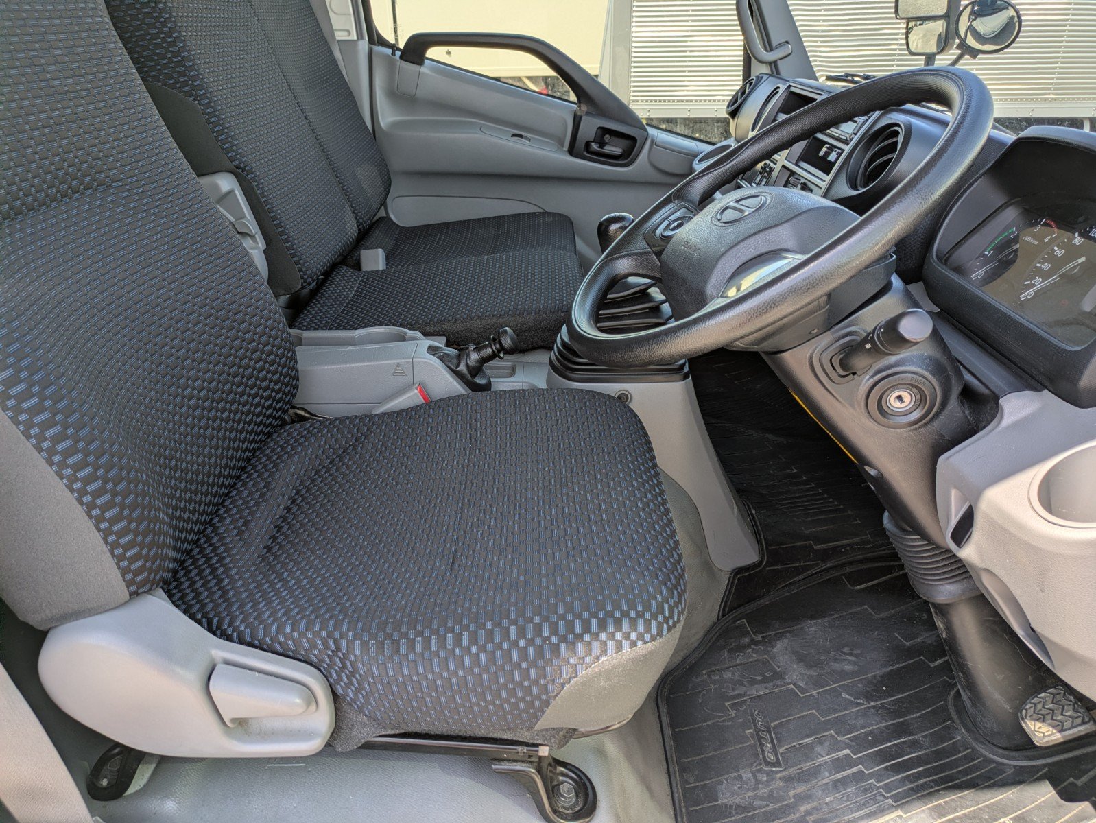vehicle_image_20260513105556eBKyVeOesg.jpg