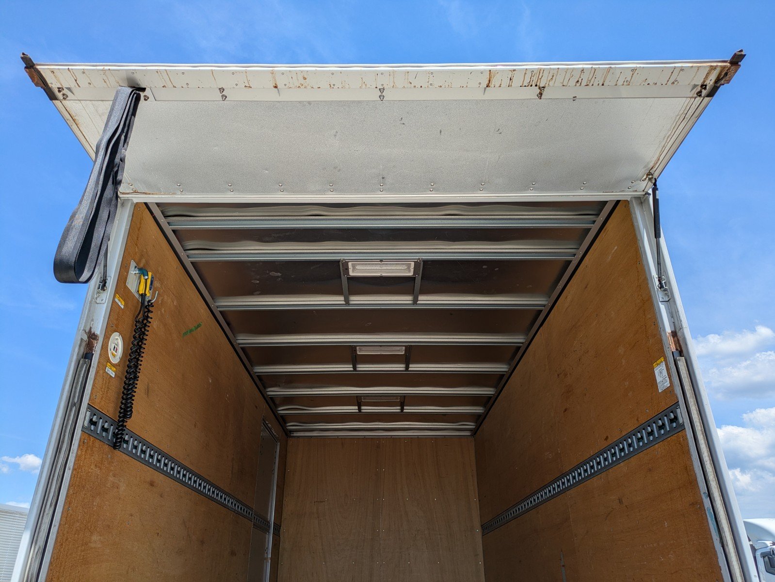 vehicle_image_20260513105556l5yI17Ri5b.jpg