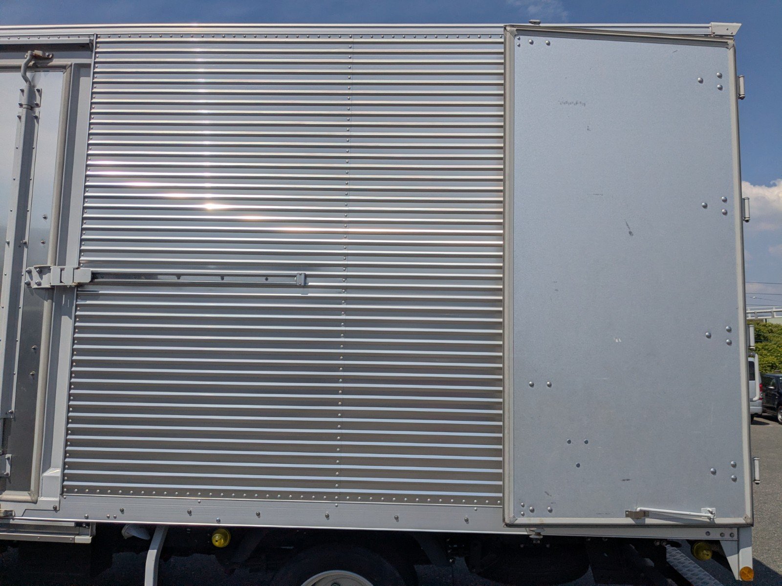 vehicle_image_20260522094226i2vteiMFsm.jpg