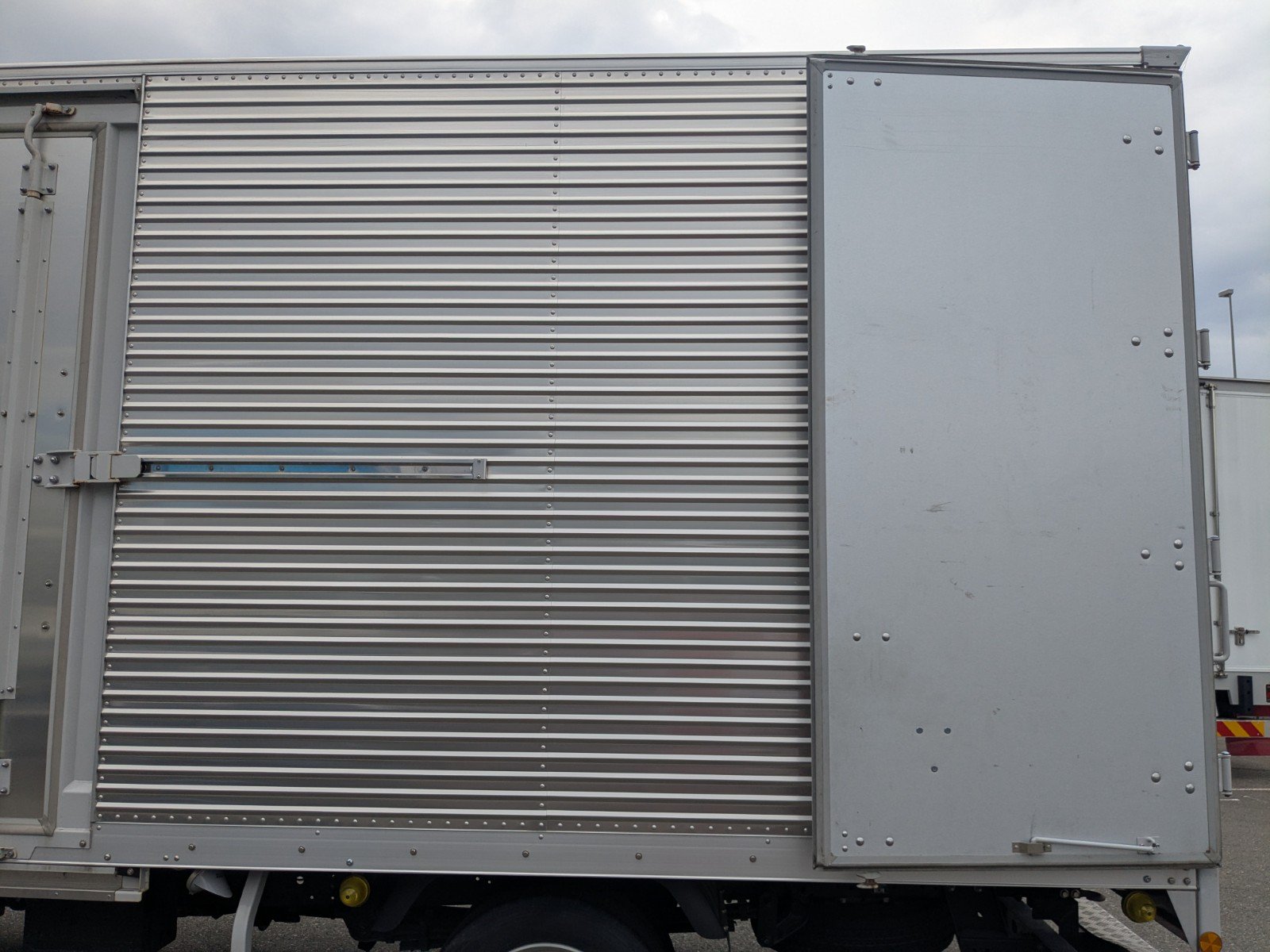 vehicle_image_20260522094838mc9njSqMF4.jpg