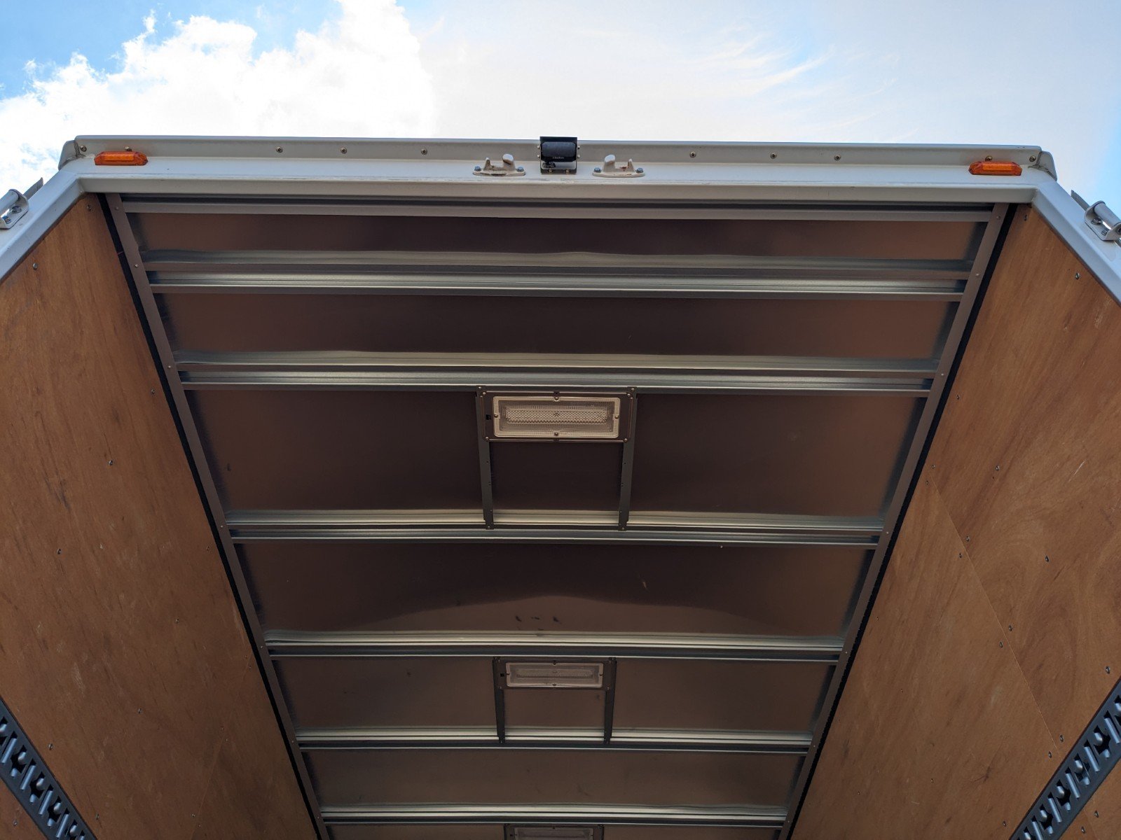 vehicle_image_20260522085817RznVSaZimc.jpg