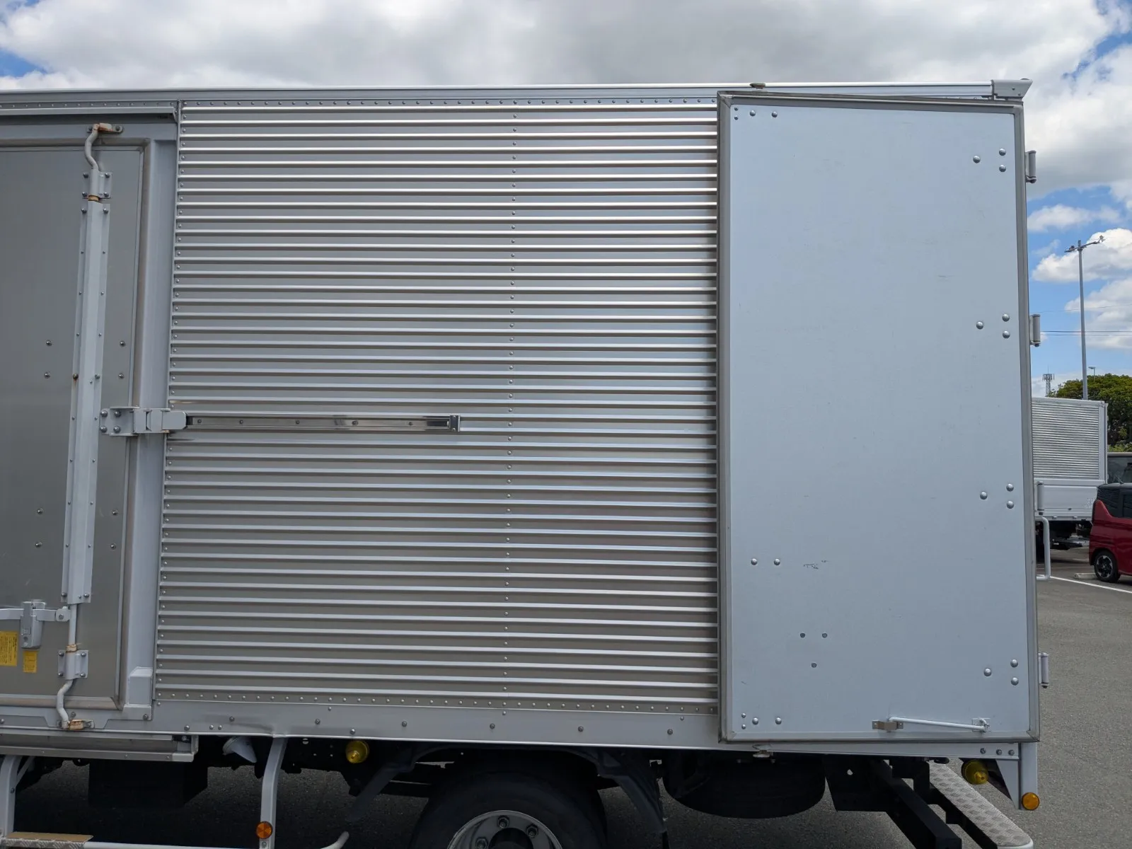 vehicle_image_20260619092358rXX8hQETgc.webp