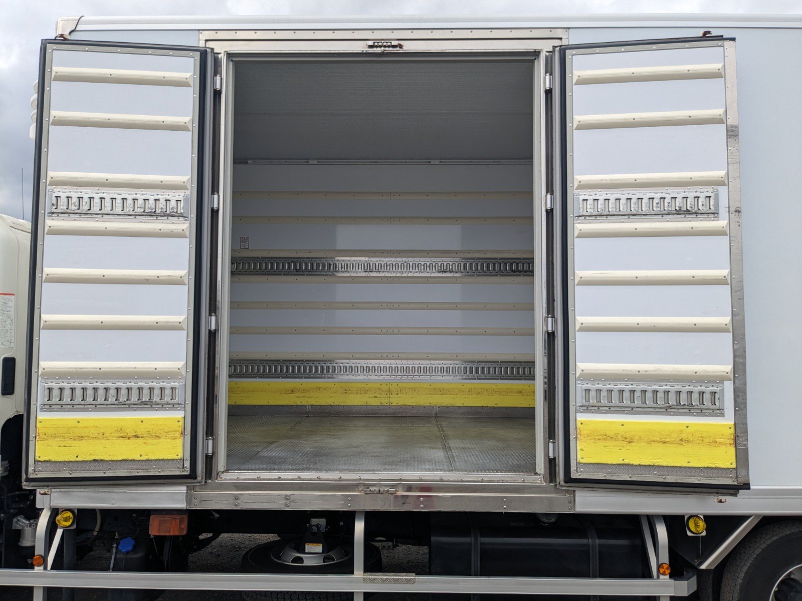 vehicle_image_20260606142713Rm5RKnZLwa.jpg