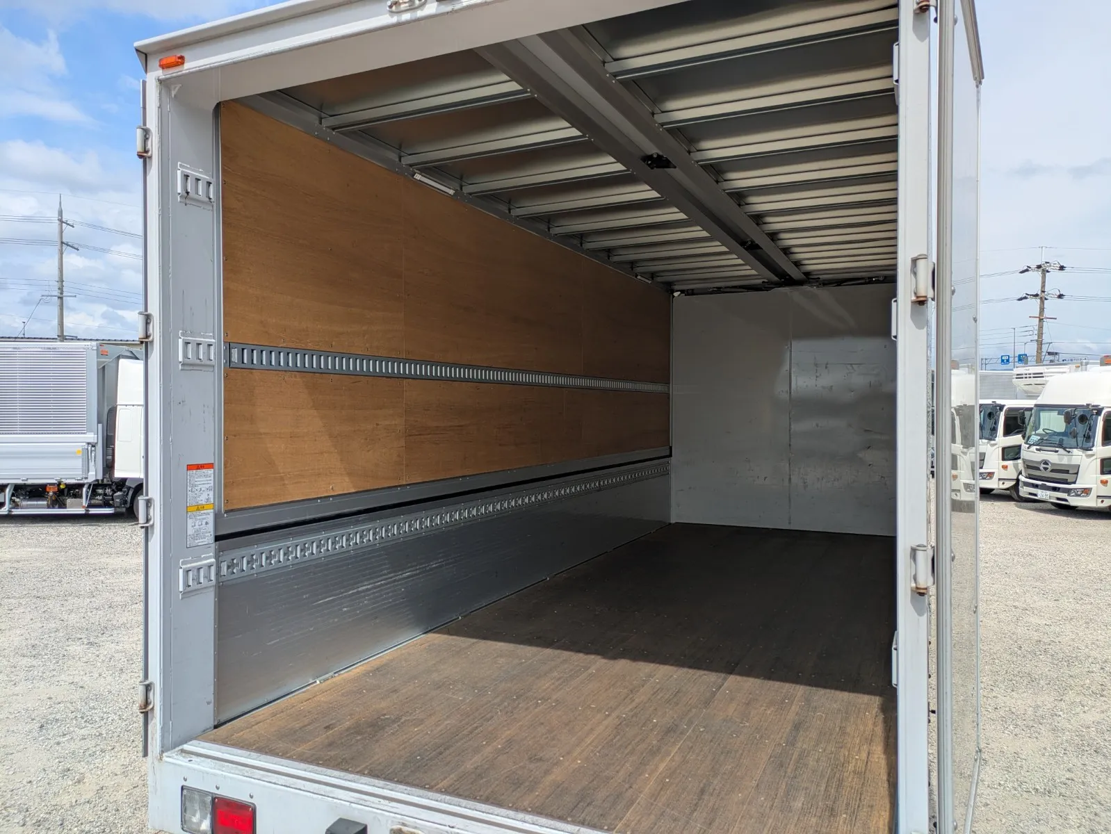vehicle_image_20260810161025JpxzLVpWT0.webp