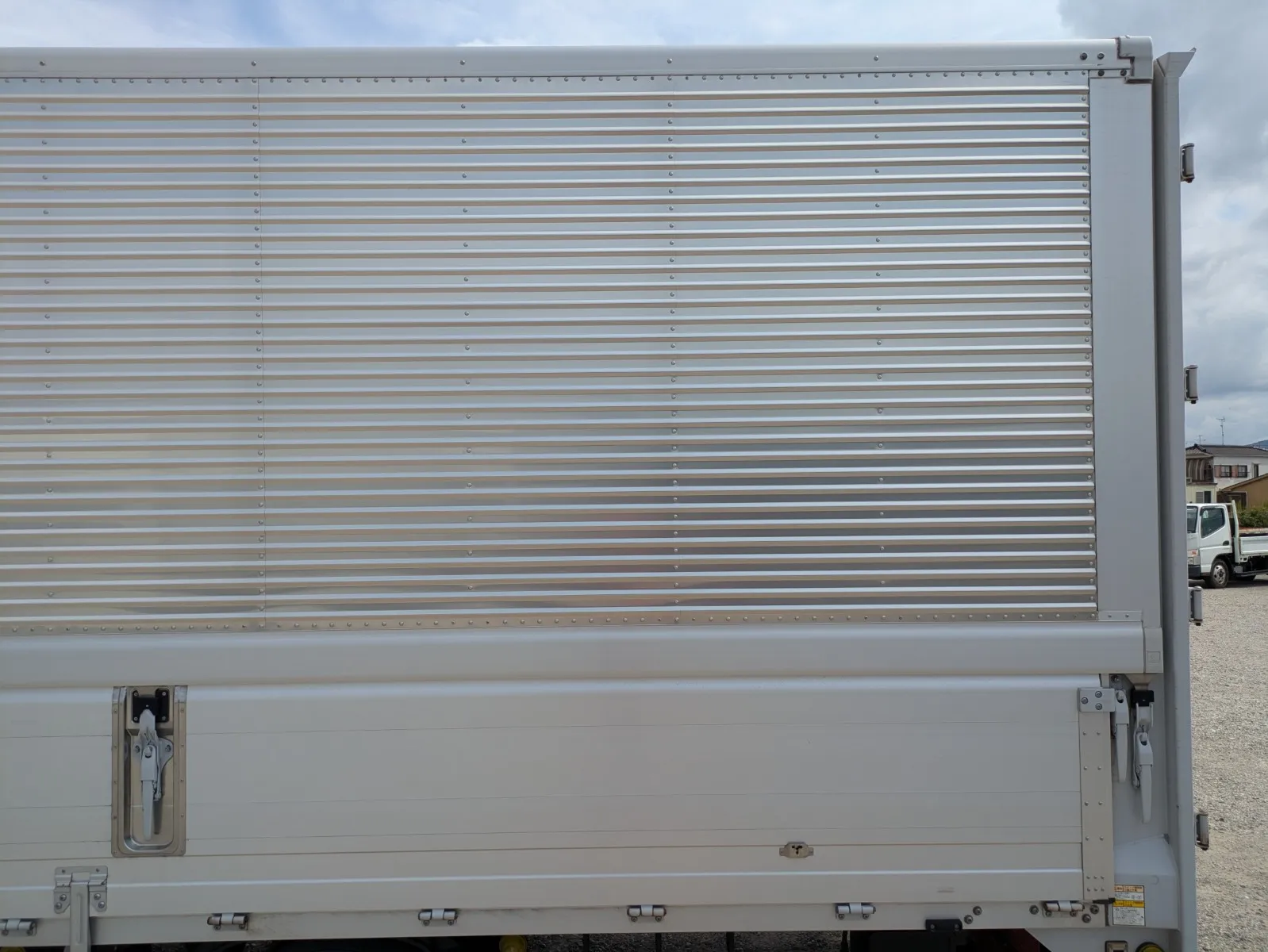 vehicle_image_20260810161026VybQYGomYS.webp