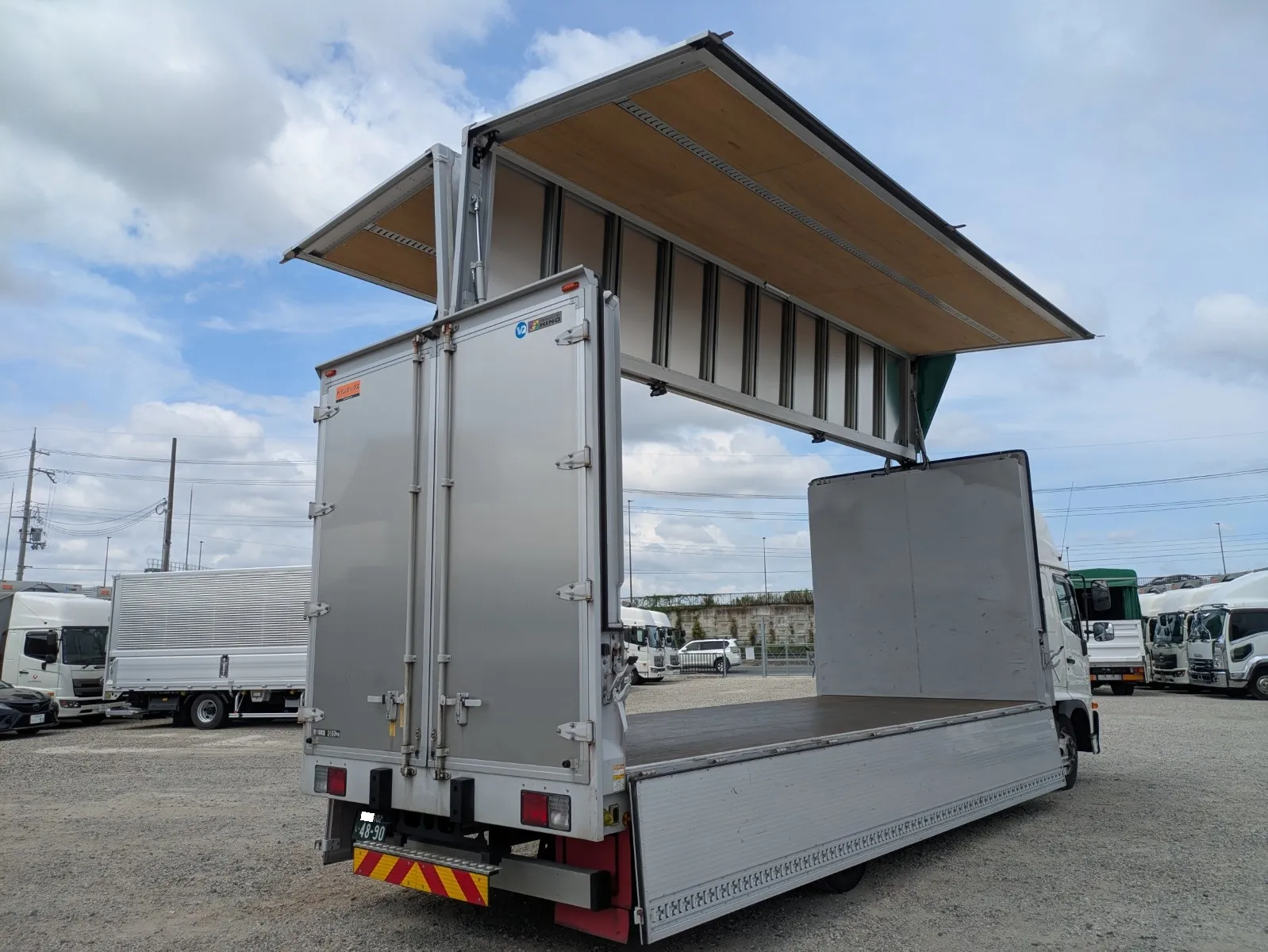 vehicle_image_20260810161031b0xFXn6ZFr.webp