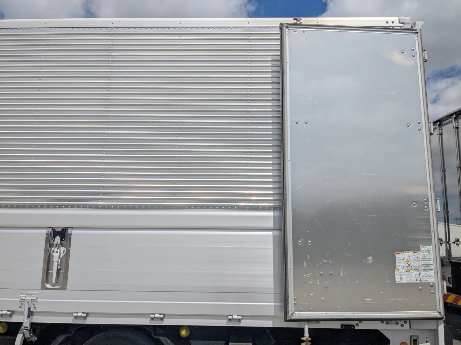 vehicle_image_20260715100008o3Emha3v4u.webp