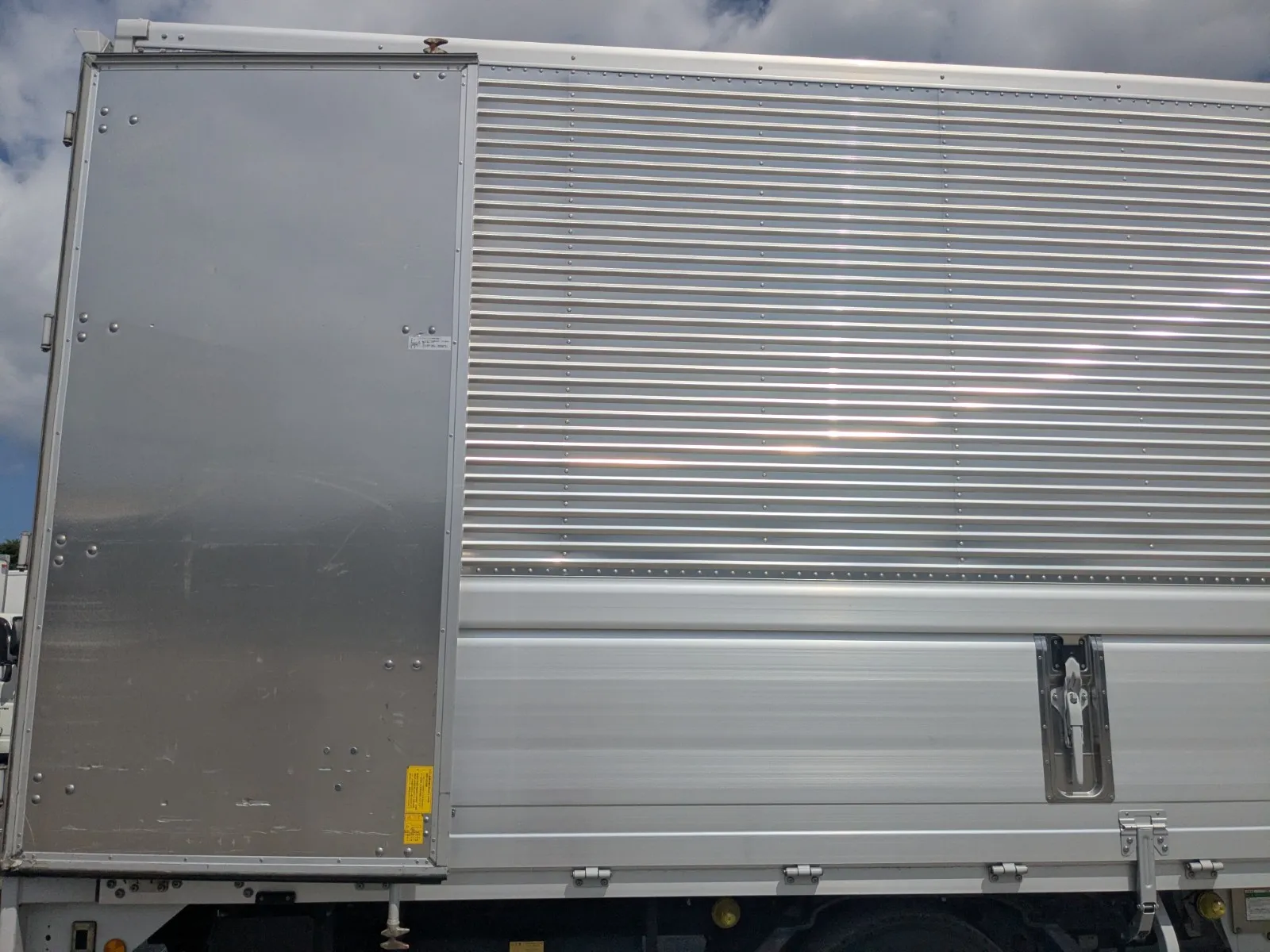 vehicle_image_20260715100010JFQhP6y6hI.webp