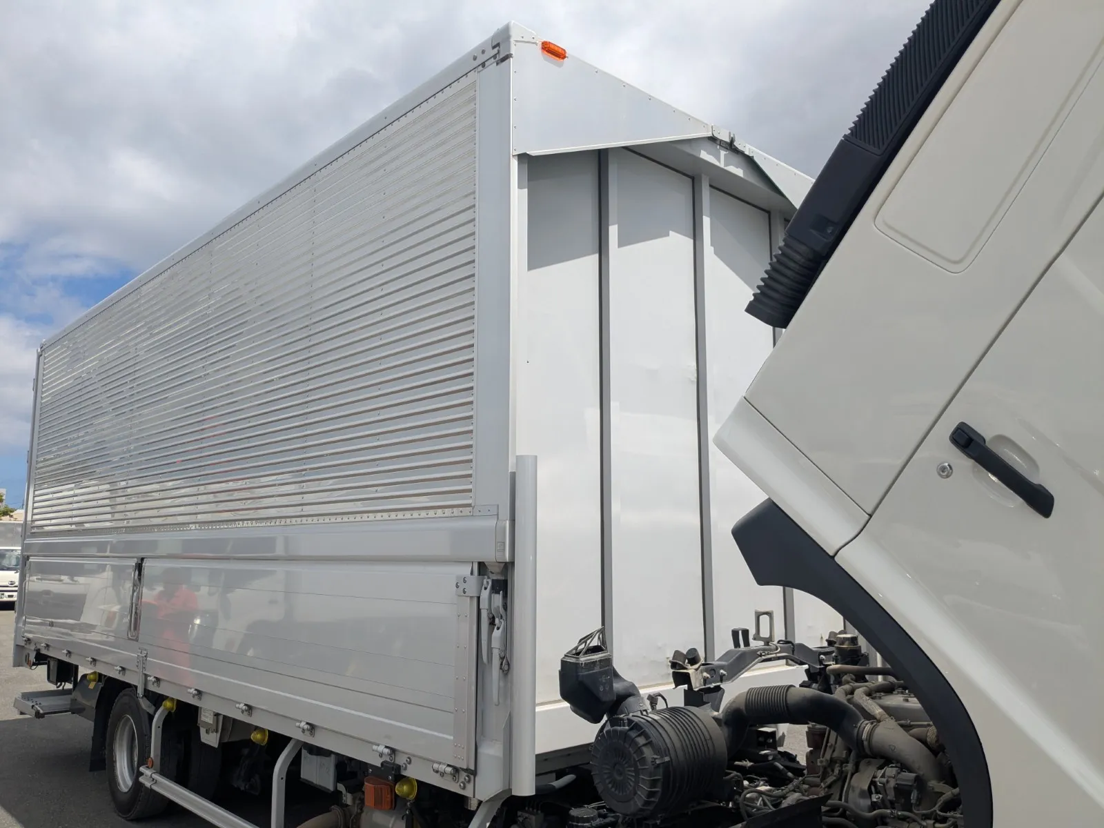 vehicle_image_20260715100015I3JNfVgzzF.webp