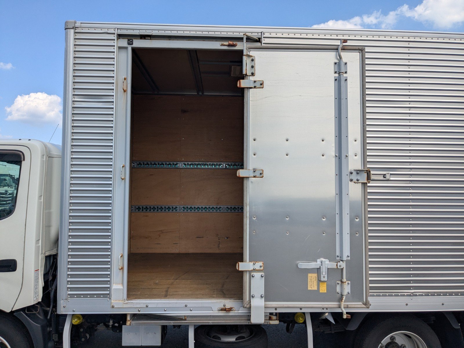 vehicle_image_20260601092803ZJp4gcTtKj.jpg