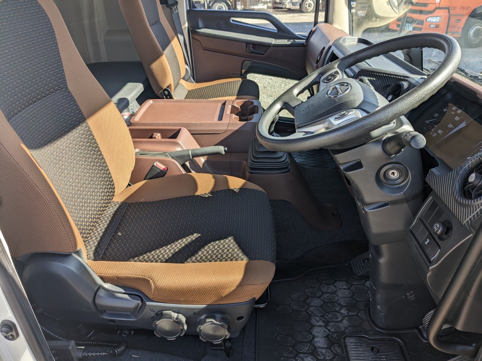 vehicle_image_20260302103538WE7bVmfFSV.jpg