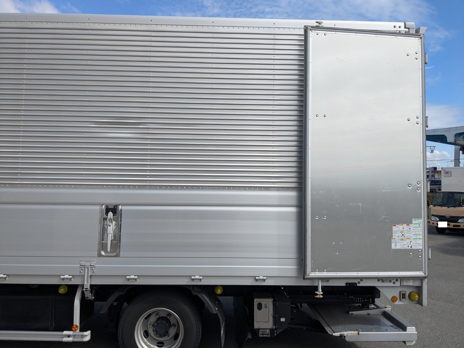 vehicle_image_20260422141707D8ZAr1S1jt.jpg