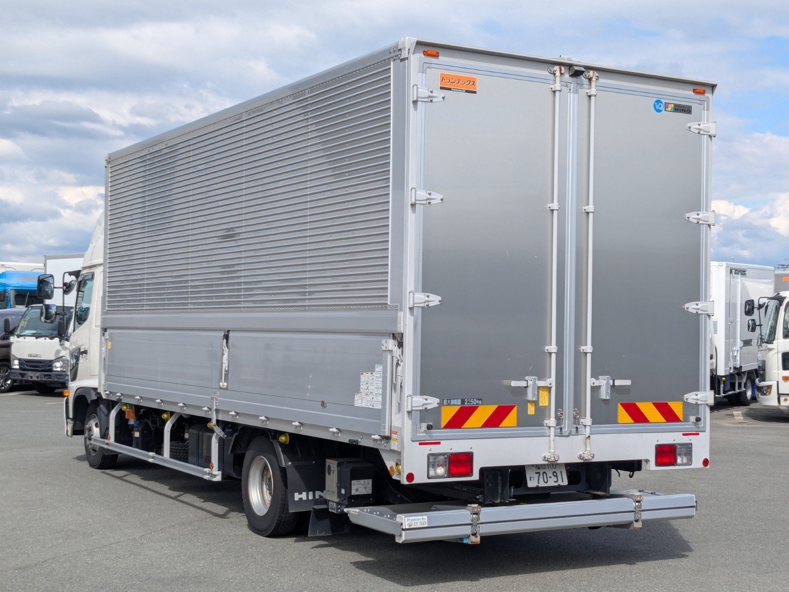vehicle_image_20260422141707bIU8hL8CFy.jpg