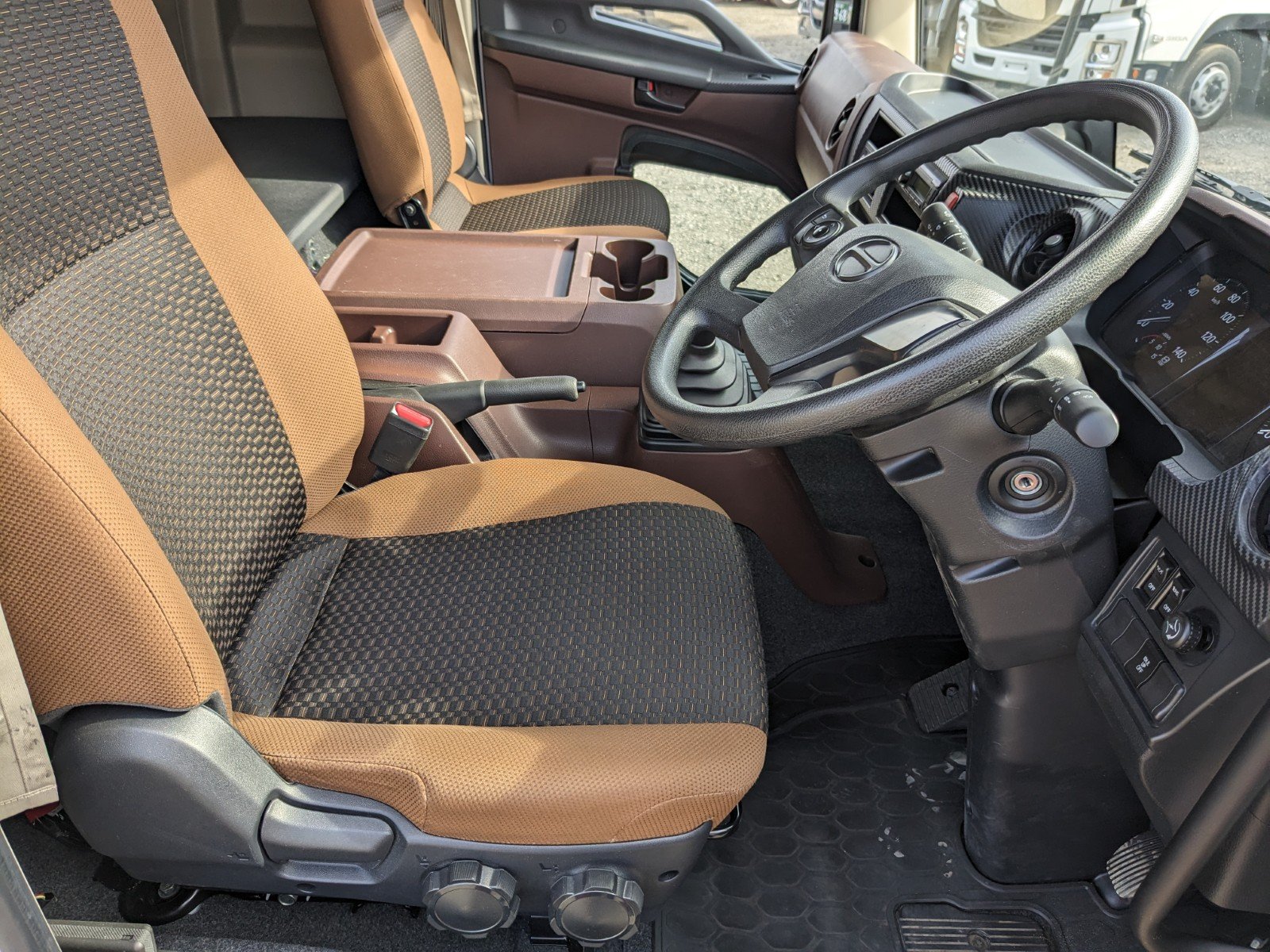 vehicle_image_20260207130532hDK3g6YGR3.jpg