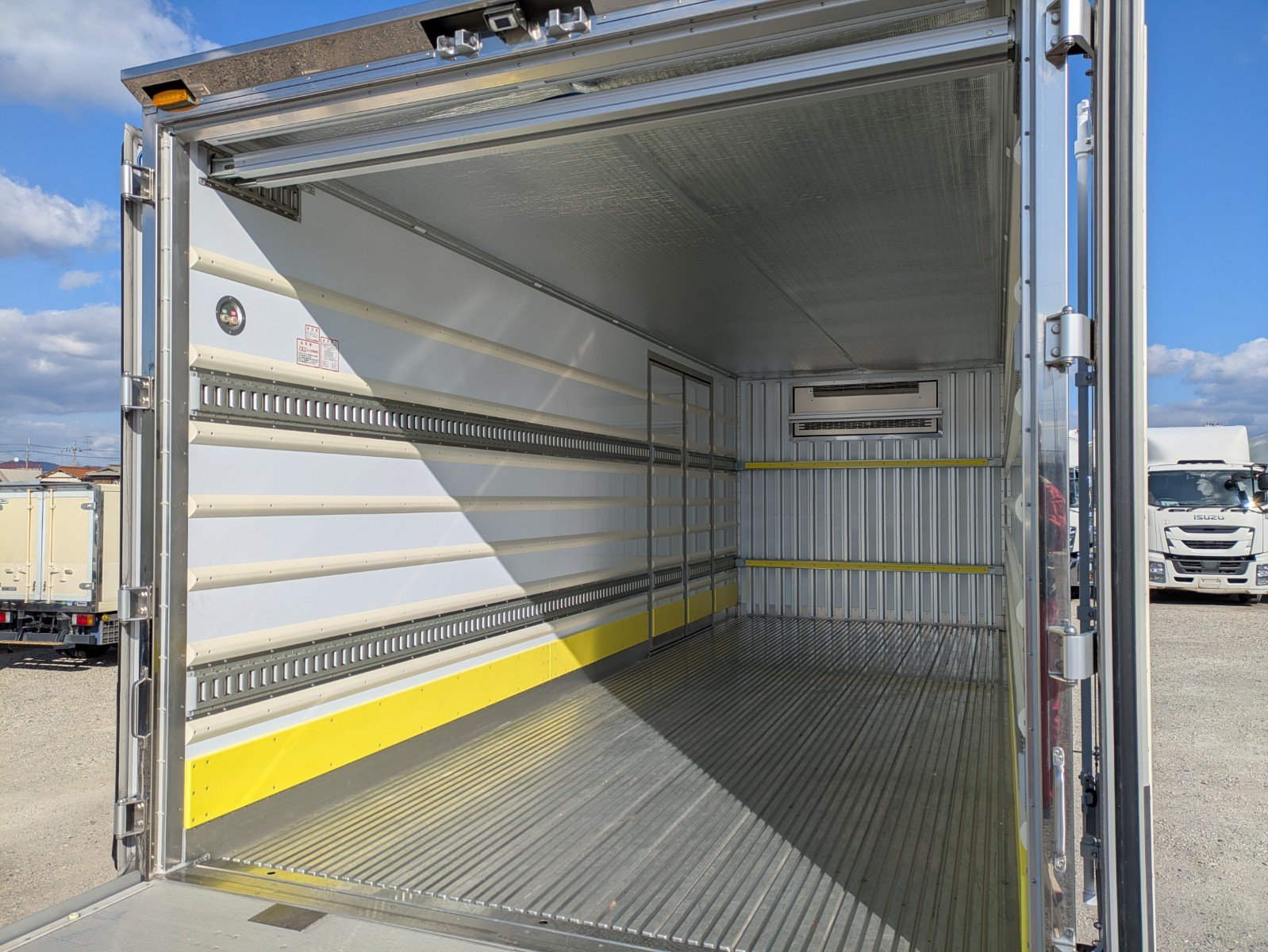 vehicle_image_20260312085732vQTSpJ3EqX.jpg