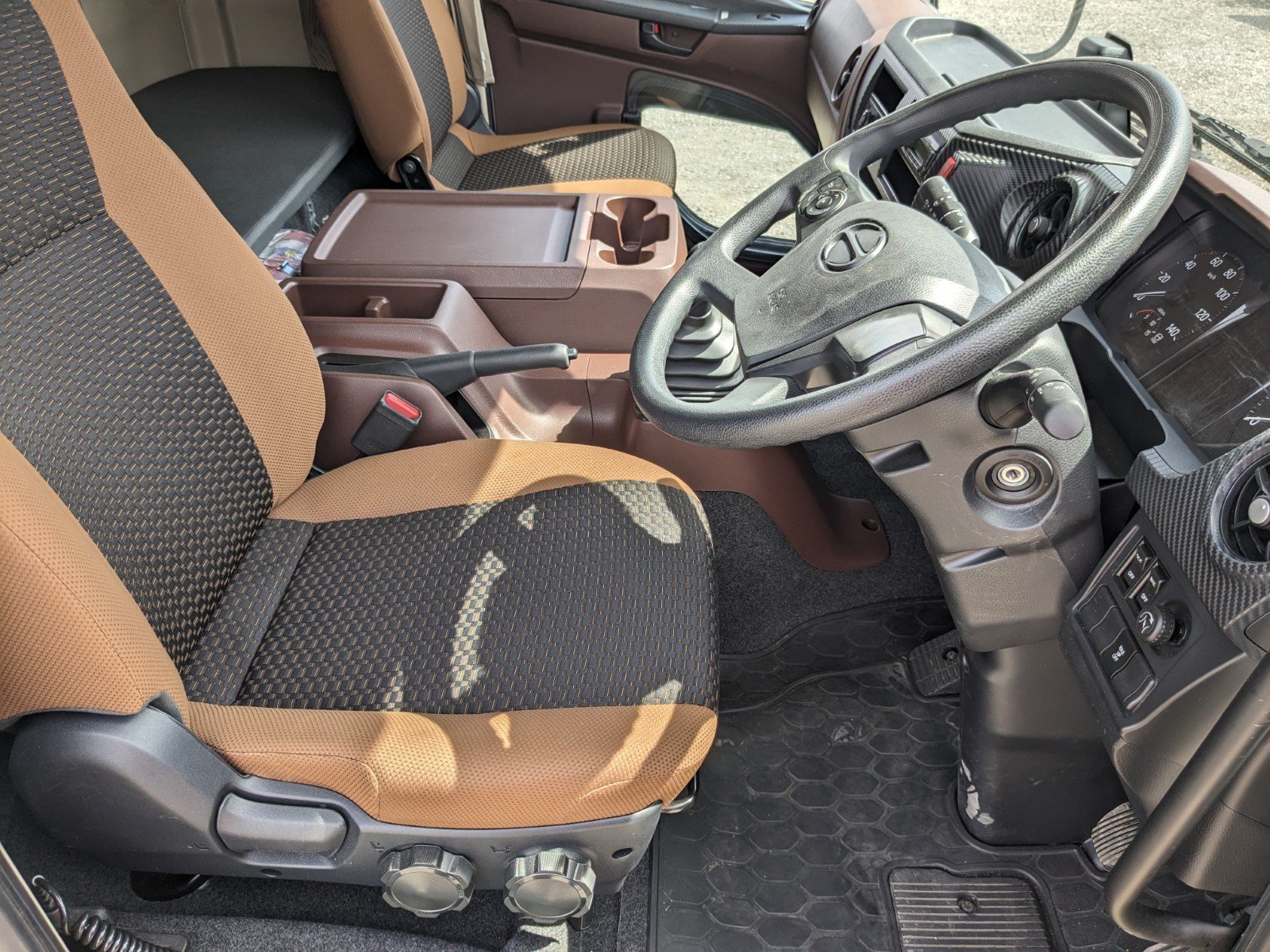 vehicle_image_20260606142300VkFaPSgphH.jpg