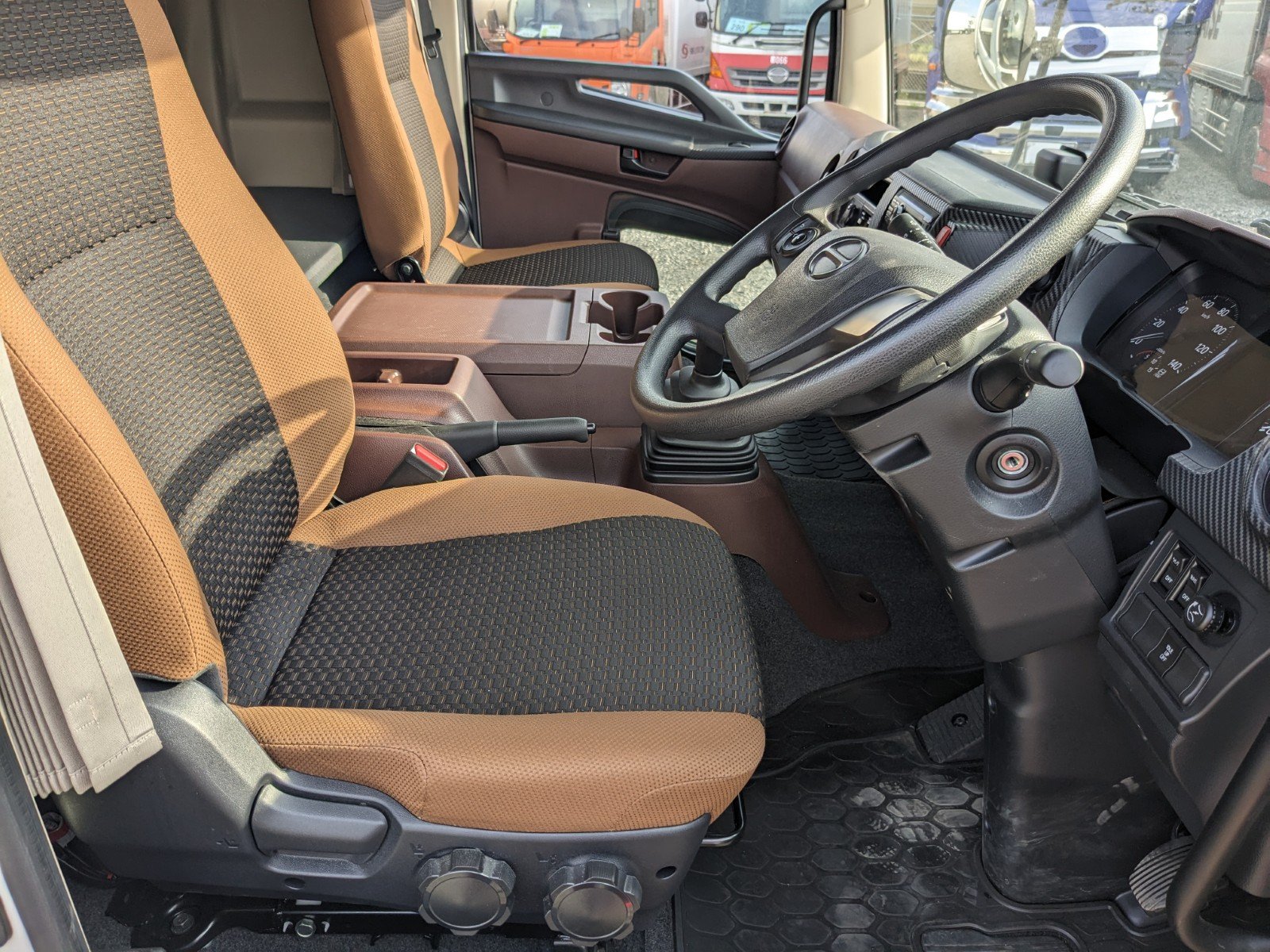 vehicle_image_202605011134149QN5dMFxah.jpg