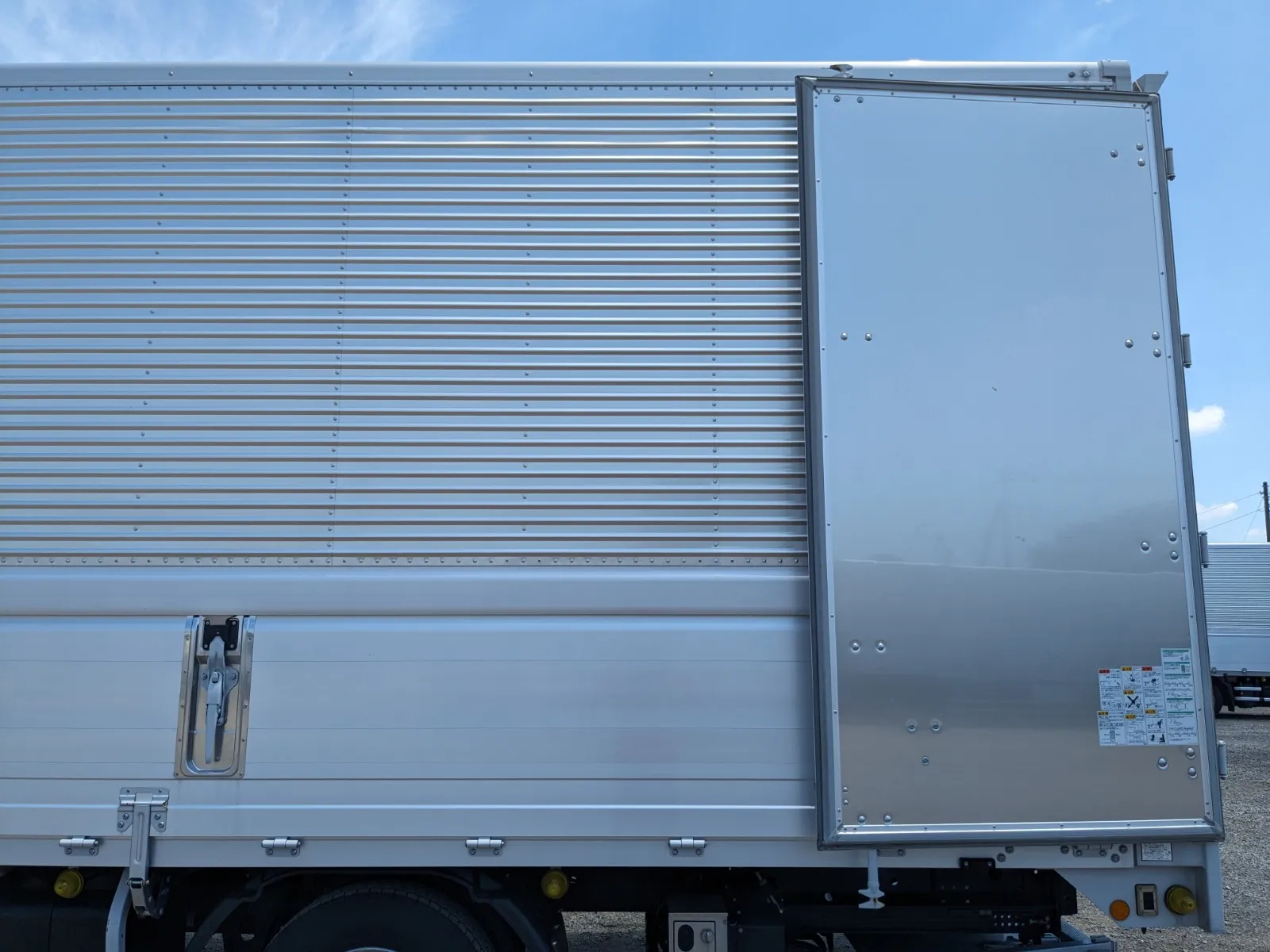 vehicle_image_20260710100155LFEppQ8lHE.webp