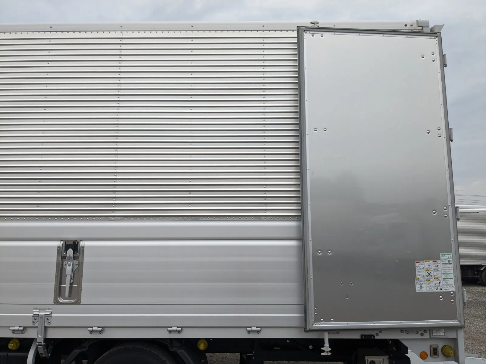 vehicle_image_20260714110346vXDpjedlf7.webp