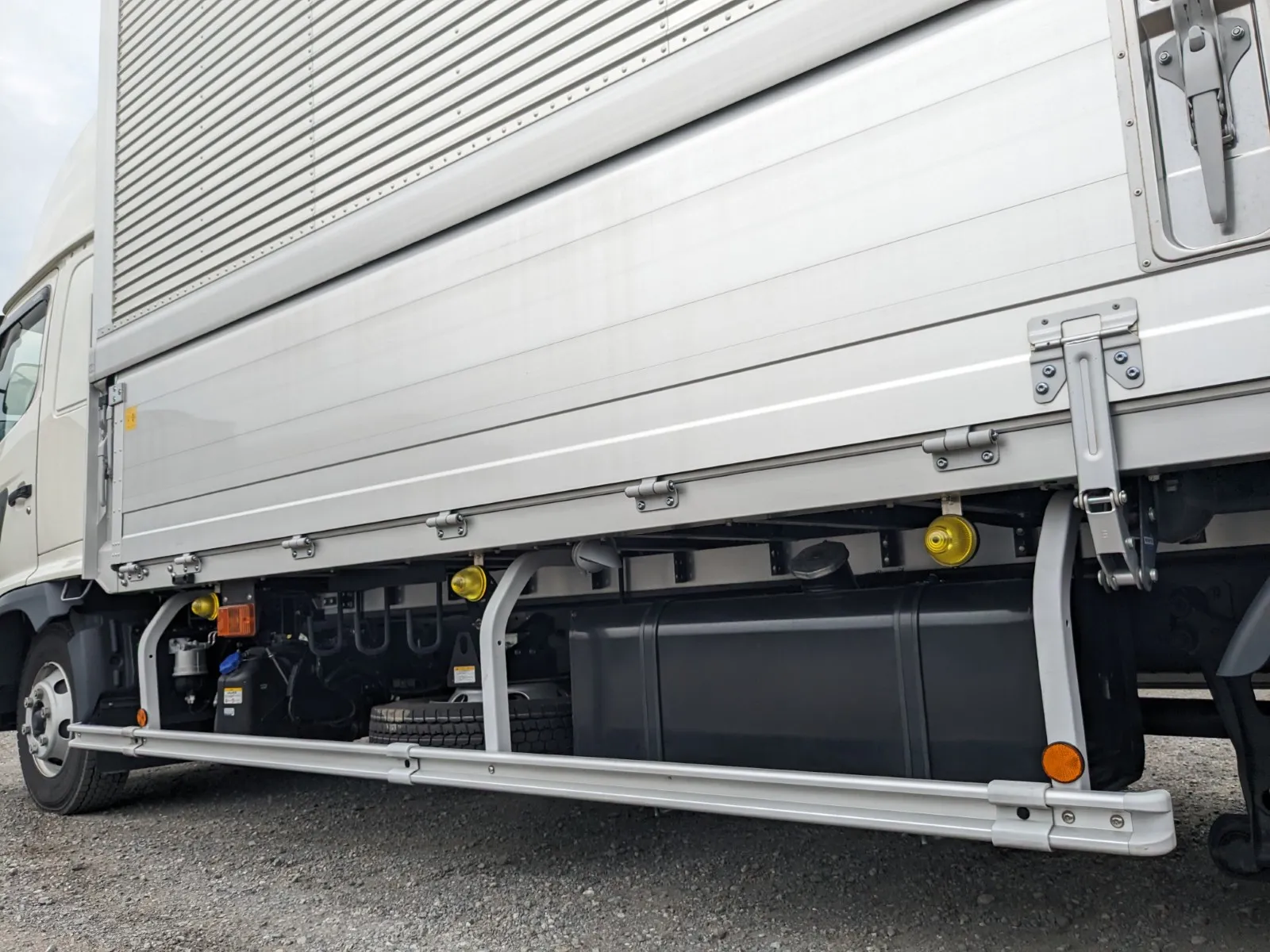 vehicle_image_20260714110349UXFzBn477L.webp