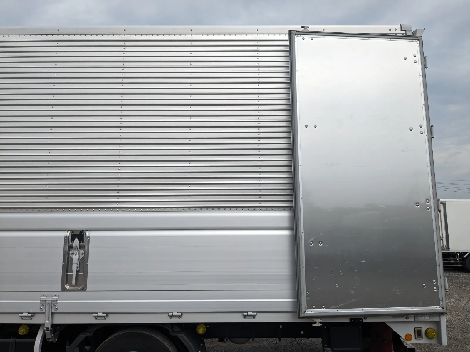 vehicle_image_20260714103646OJE0b9MvGu.webp