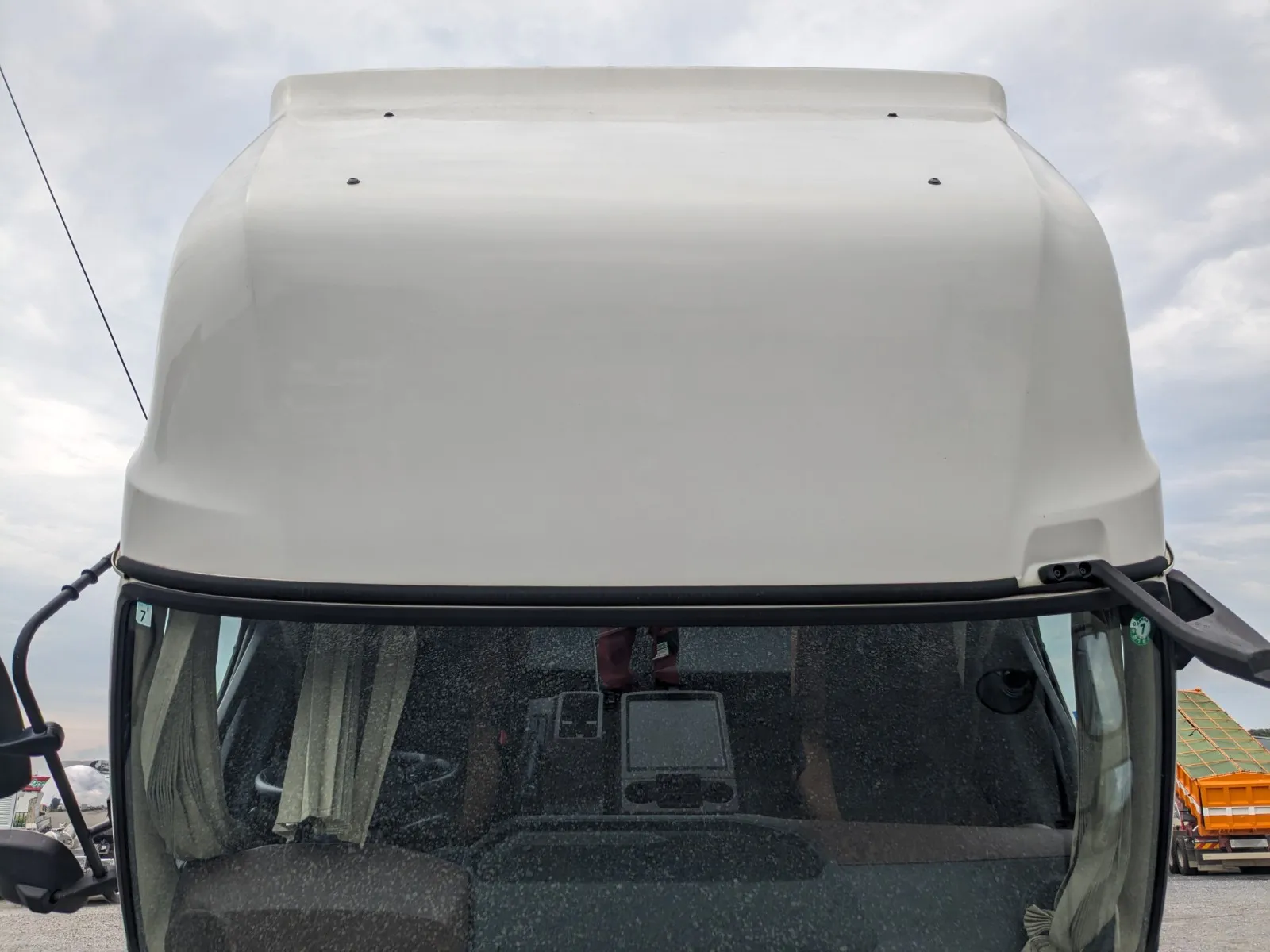 vehicle_image_20260714103654UKsEXWfZjI.webp